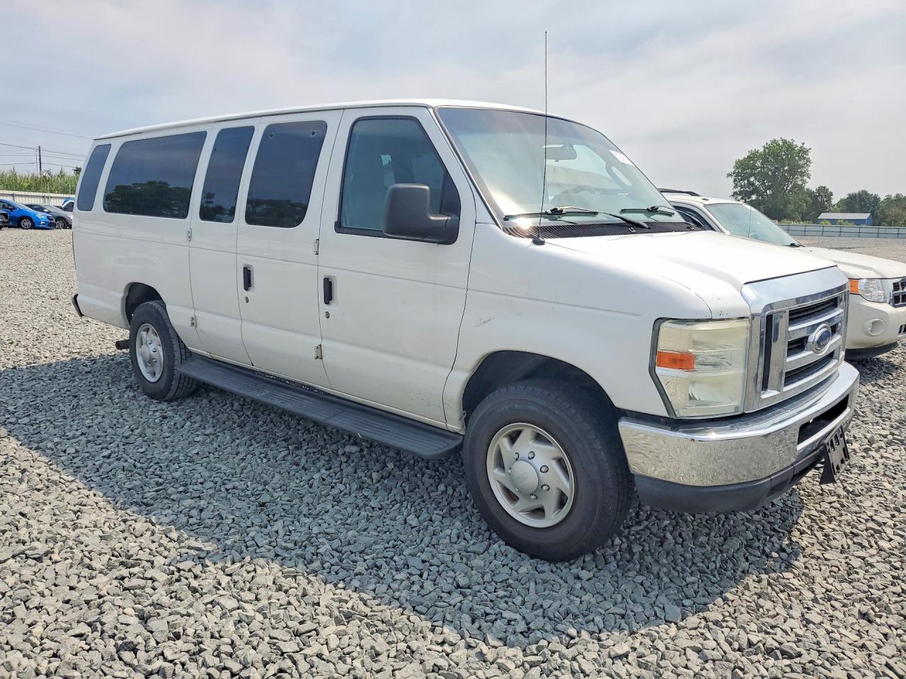 2013 Ford Econoline E350 Super Duty Wagon Белый vin: 1FBSS3BLXDDA43002