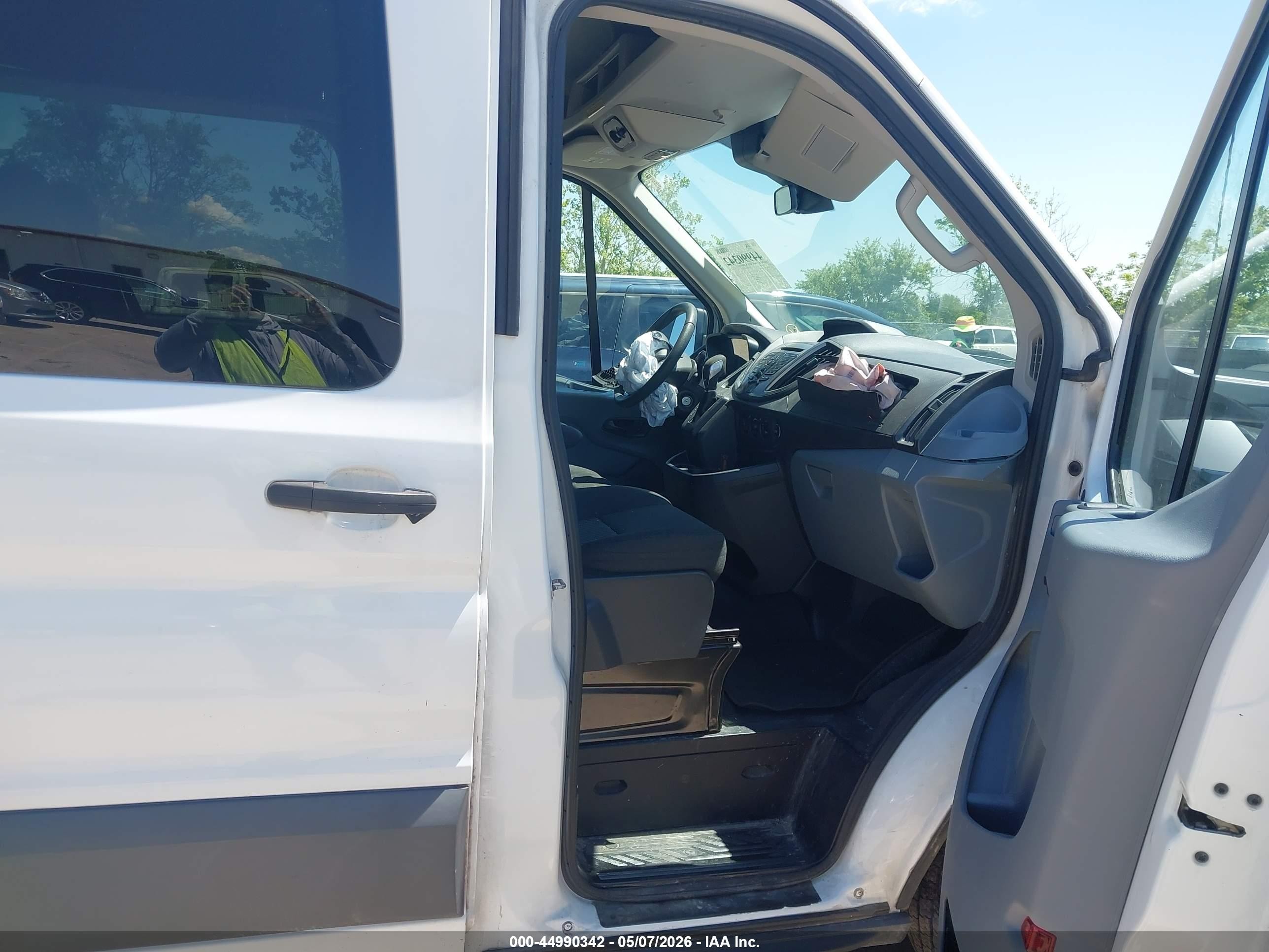 2015 Ford Transit-350 Xlt White vin: 1FBZX2XM2FKB00299