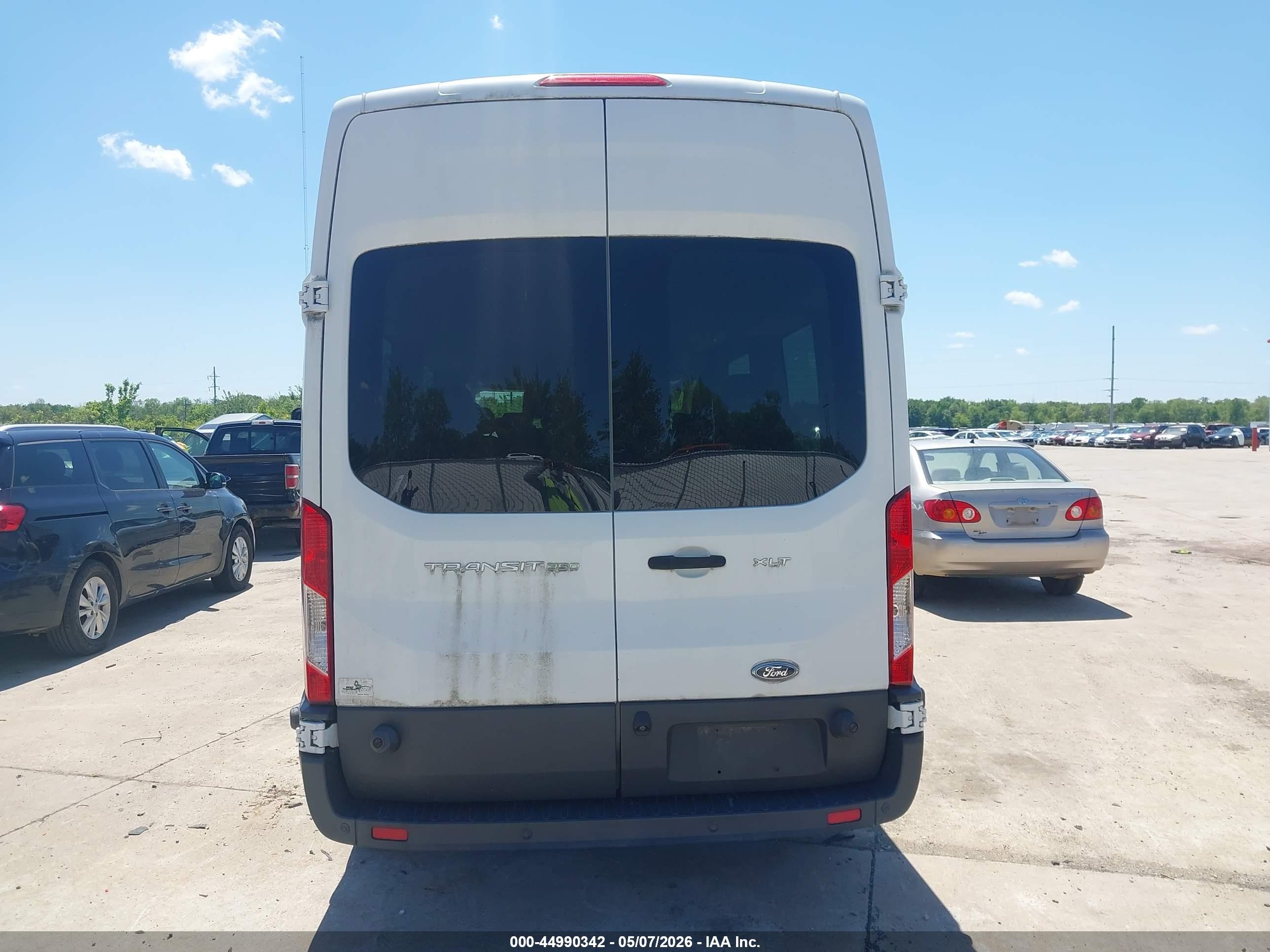 2015 Ford Transit-350 Xlt White vin: 1FBZX2XM2FKB00299