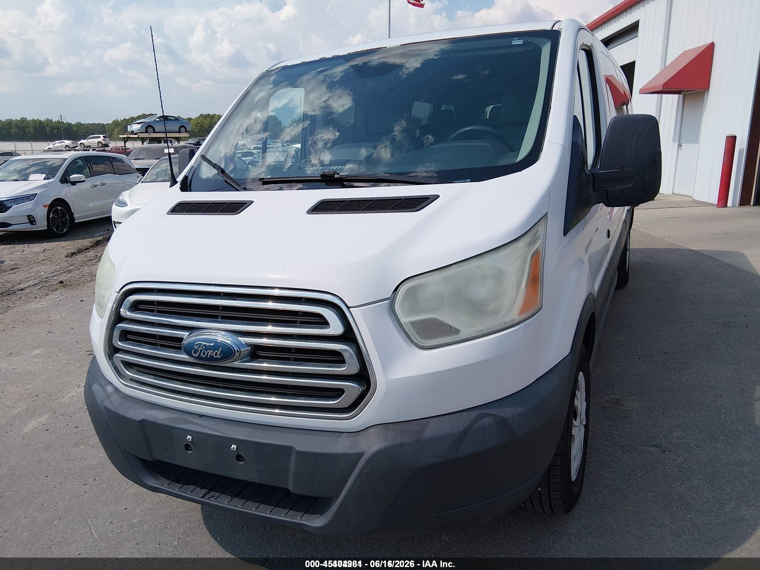 2015 Ford Transit-350 Xlt White vin: 1FBZX2ZM7FKA31218