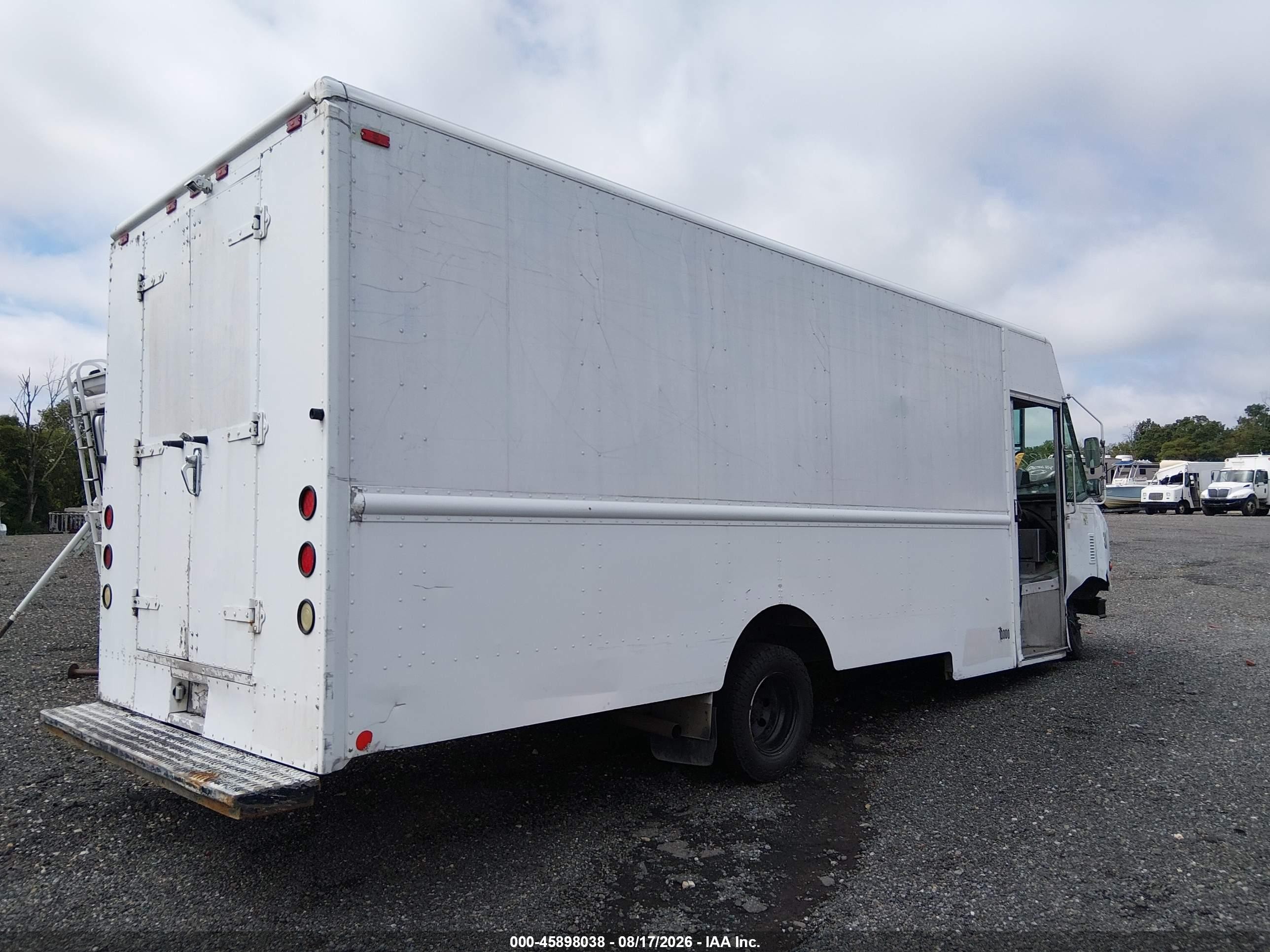 2007 Ford E-350 Stripped   White vin: 1FCJE39L07DA34608