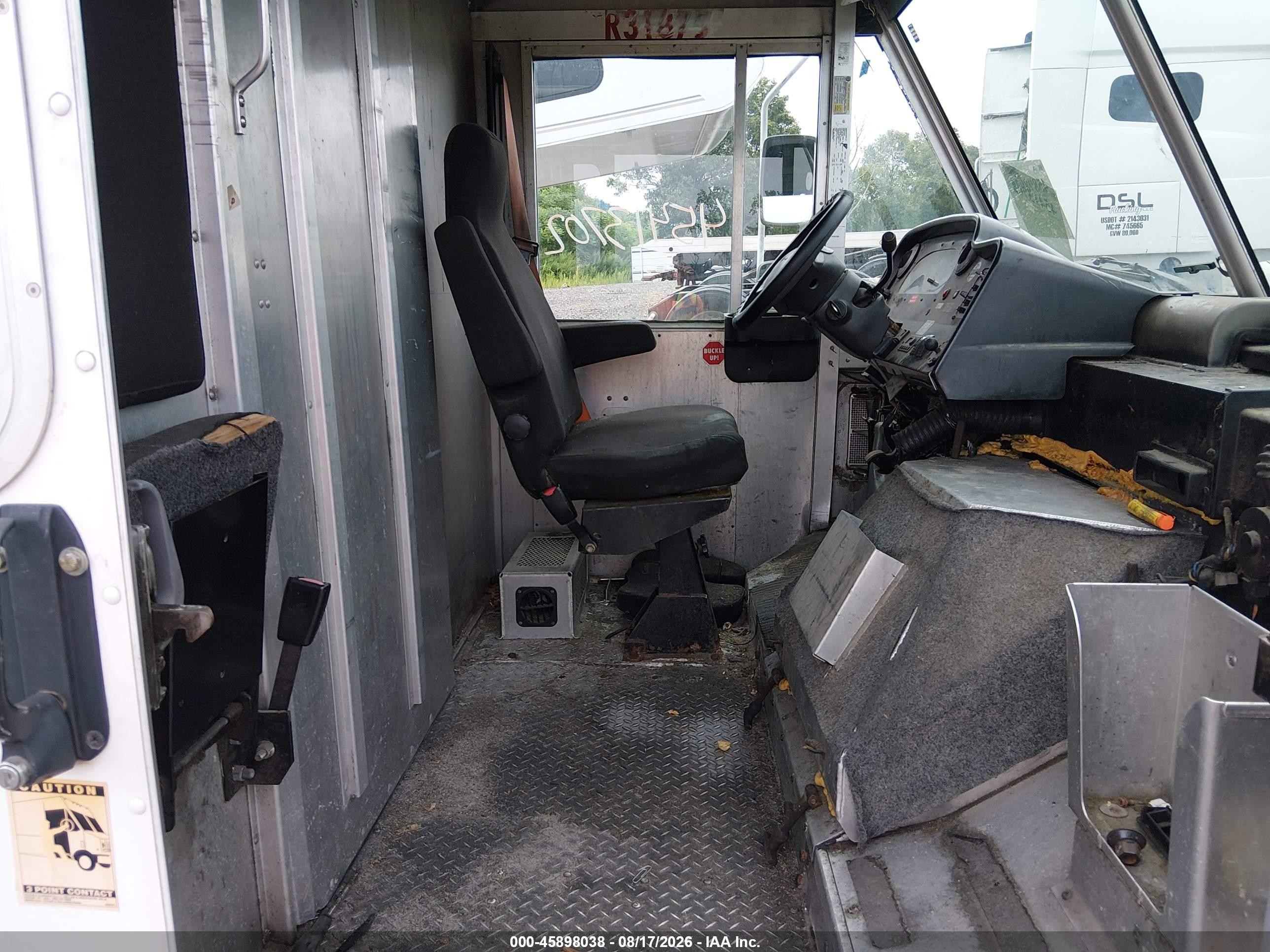 2007 Ford E-350 Stripped   White vin: 1FCJE39L07DA34608