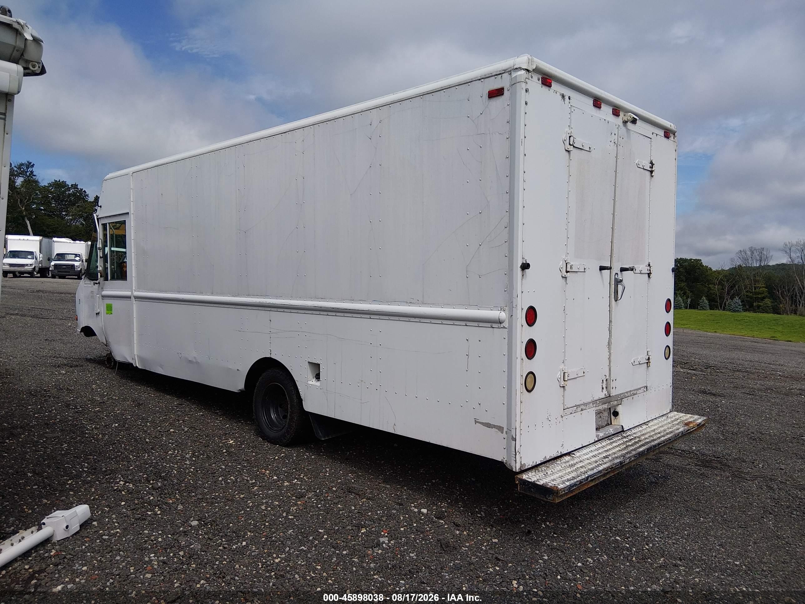 2007 Ford E-350 Stripped   White vin: 1FCJE39L07DA34608