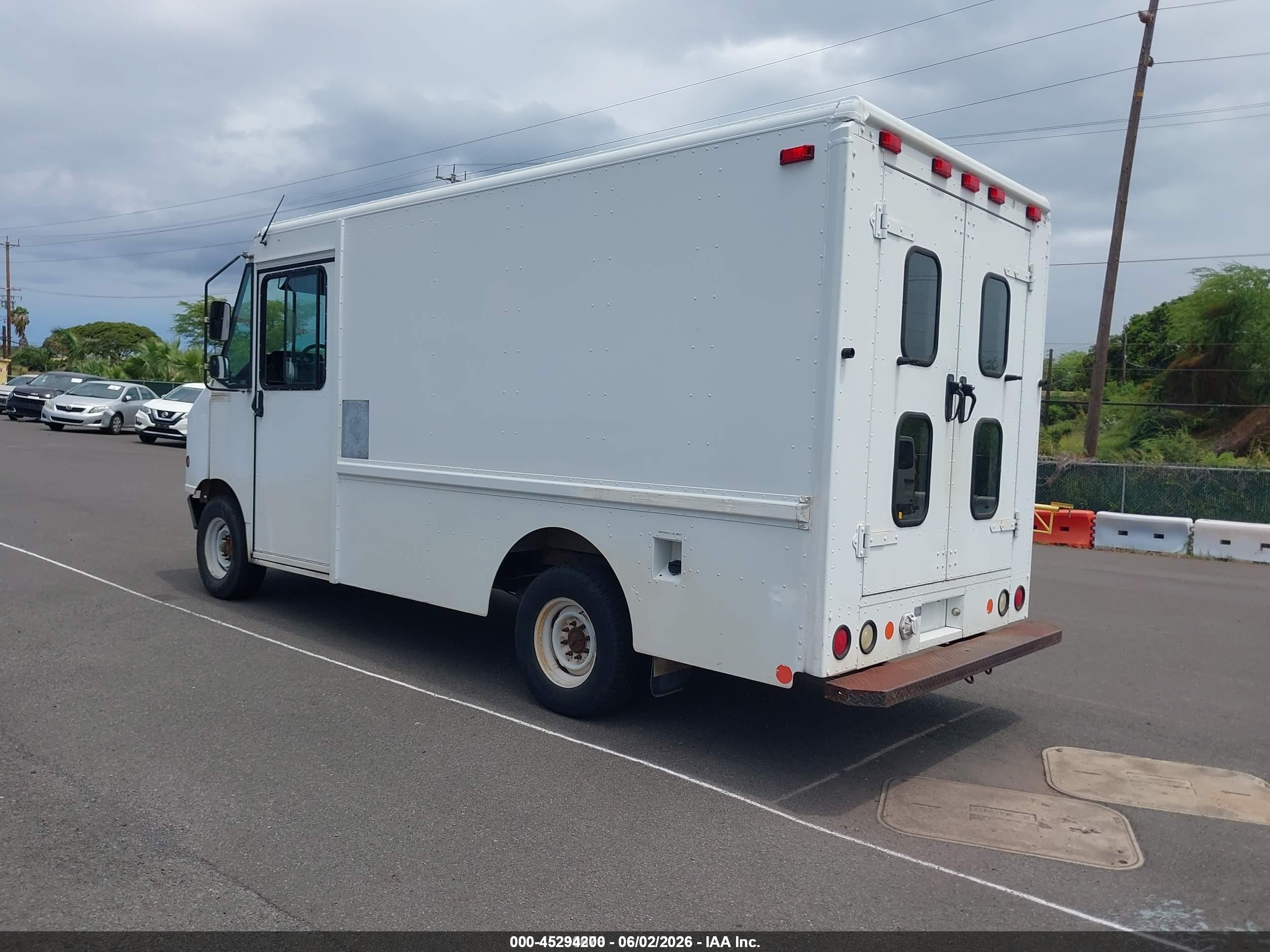2006 Ford E-350 Stripped   White vin: 1FCJE39L26HA19695