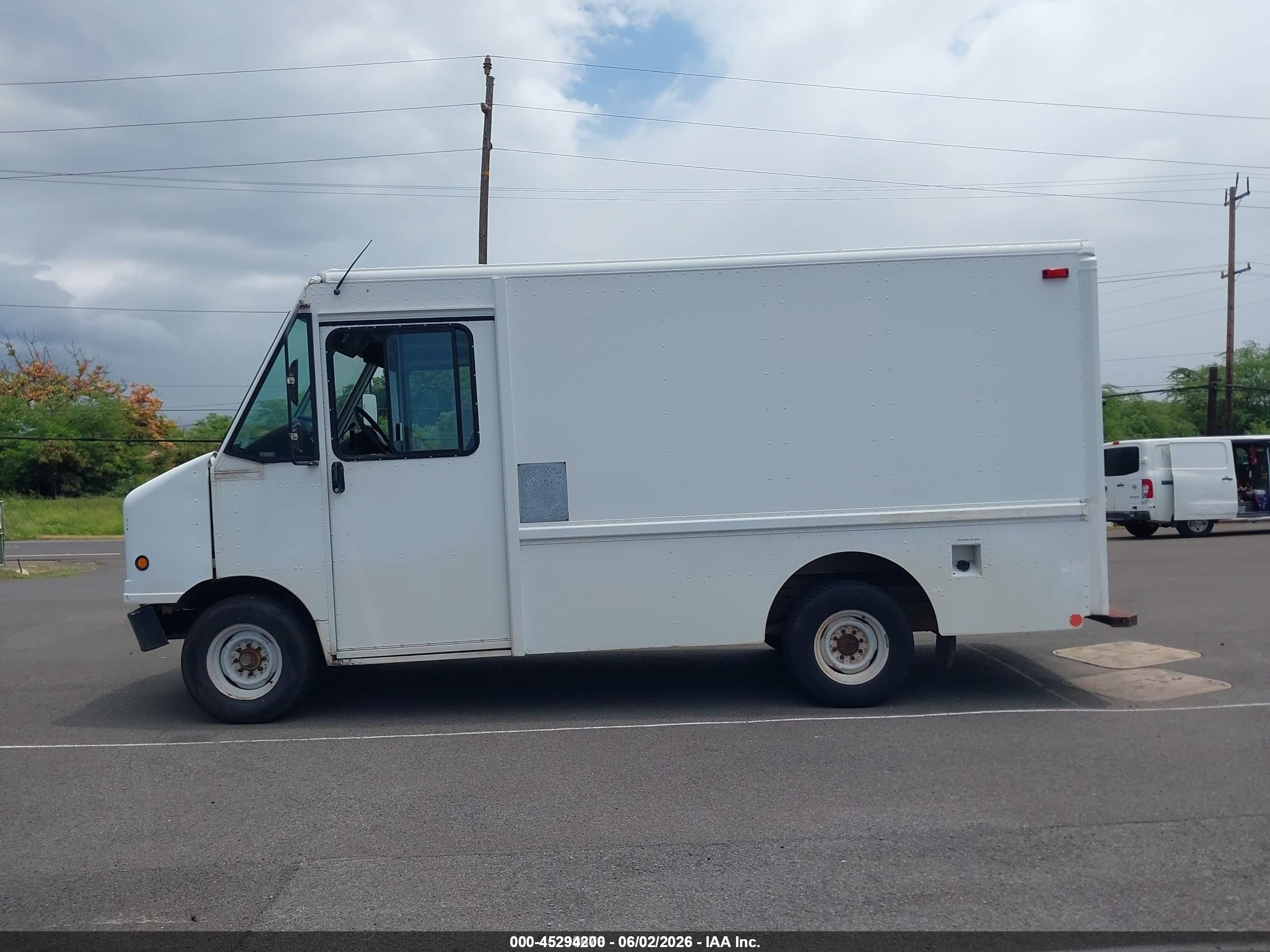 2006 Ford E-350 Stripped   White vin: 1FCJE39L26HA19695