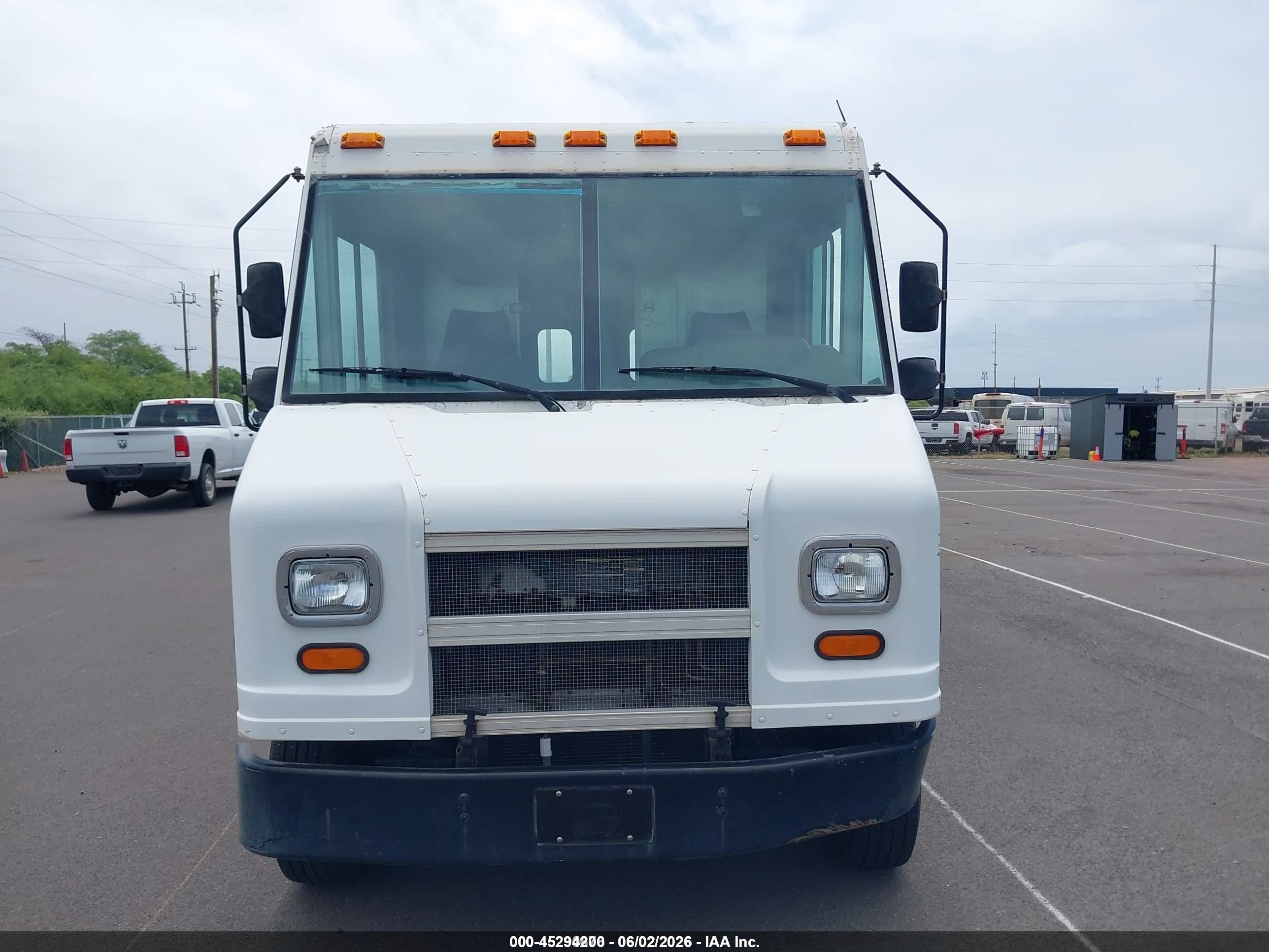 2006 Ford E-350 Stripped   White vin: 1FCJE39L26HA19695