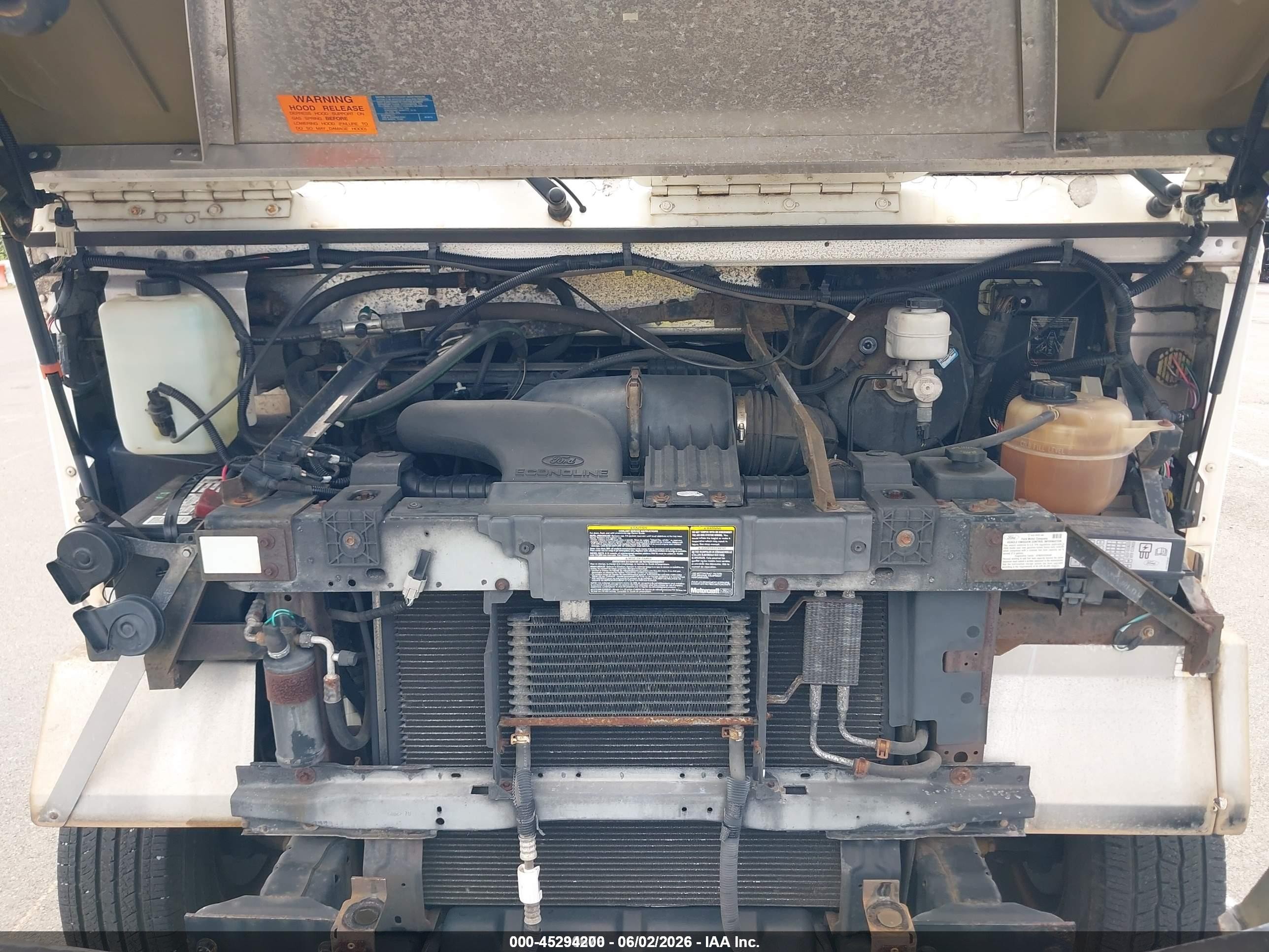 2006 Ford E-350 Stripped   White vin: 1FCJE39L26HA19695