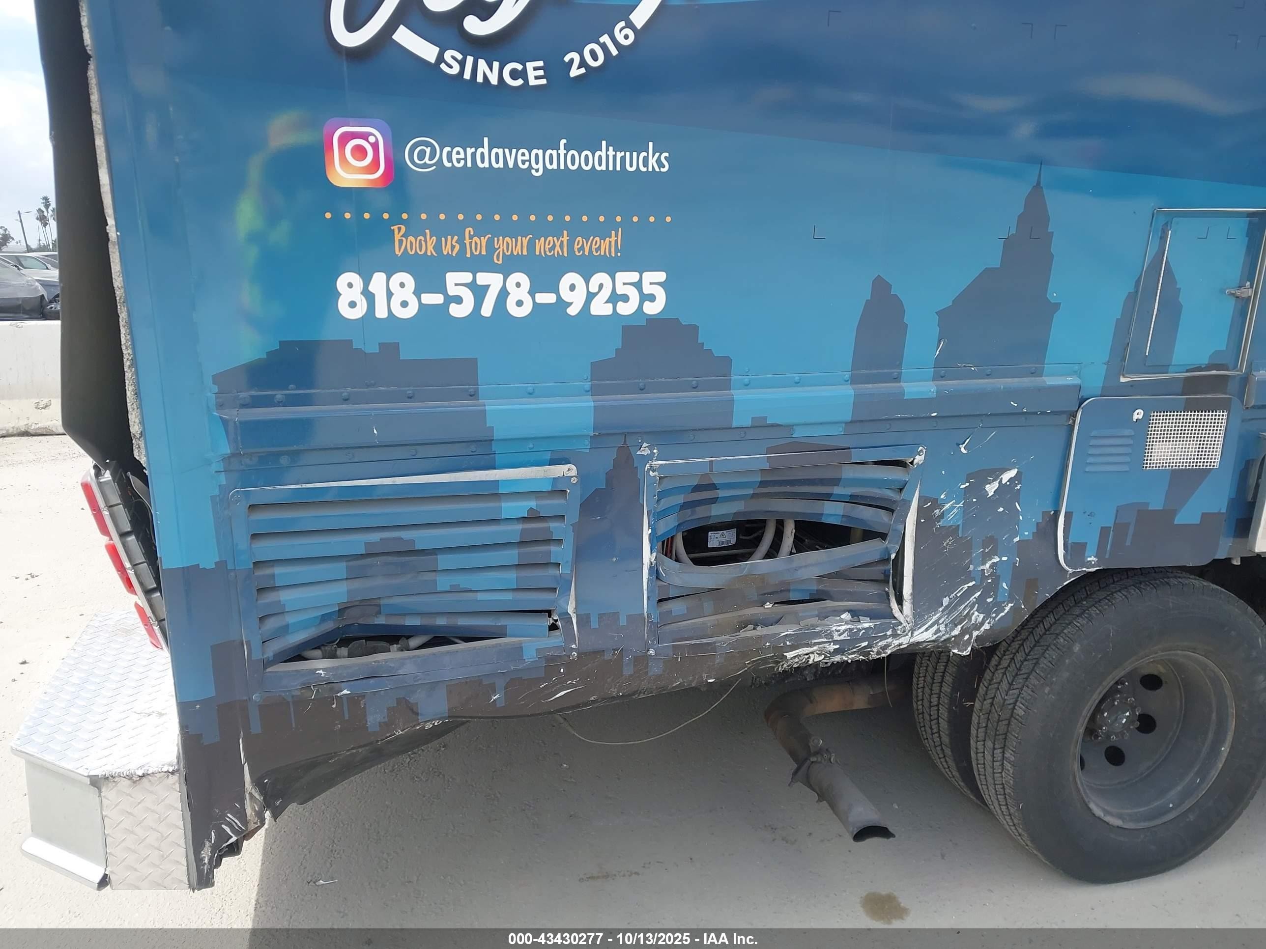 2000 Ford E-350 Stripped Commercial/standard Черный vin: 1FCJE39L9YHA58657