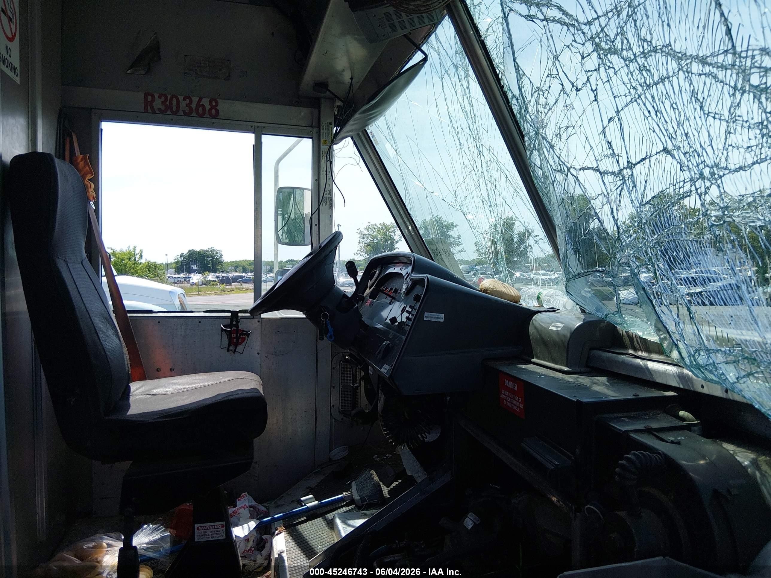 2006 Ford E-350 Stripped   Белый vin: 1FCJE39LX6HB04249