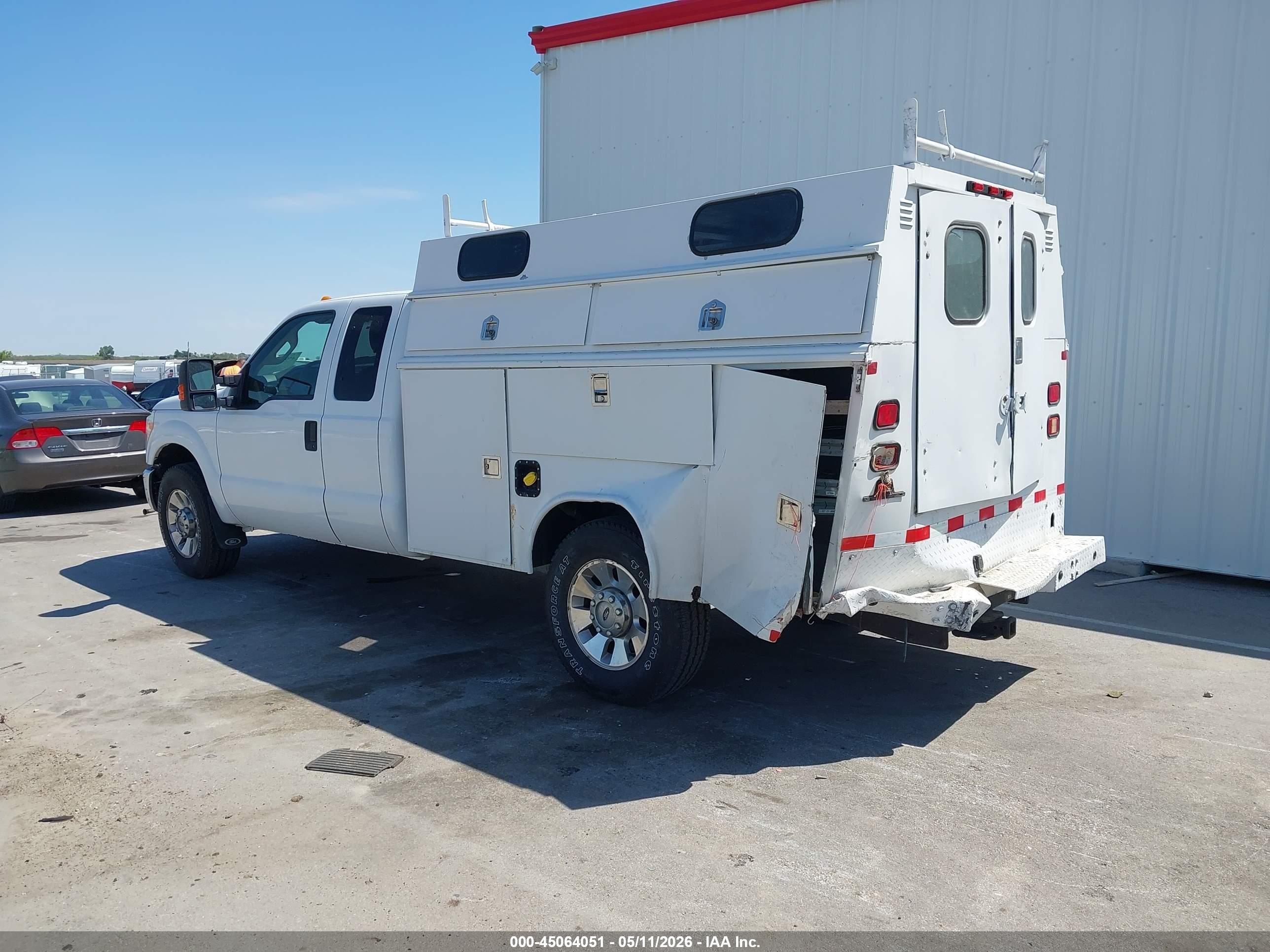 2011 Ford F-350 Chassis Xlt White vin: 1FD7X3E68BEC03194