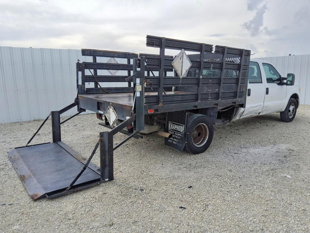 2015 Ford F350 Super Duty White vin: 1FD8W3G67FEB15022