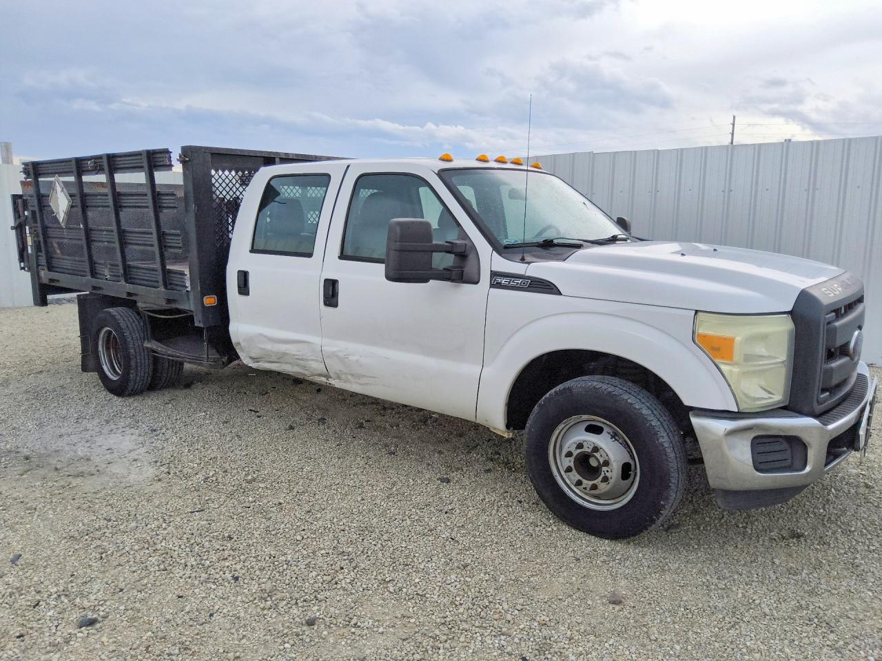 2015 Ford F350 Super Duty White vin: 1FD8W3G67FEB15022