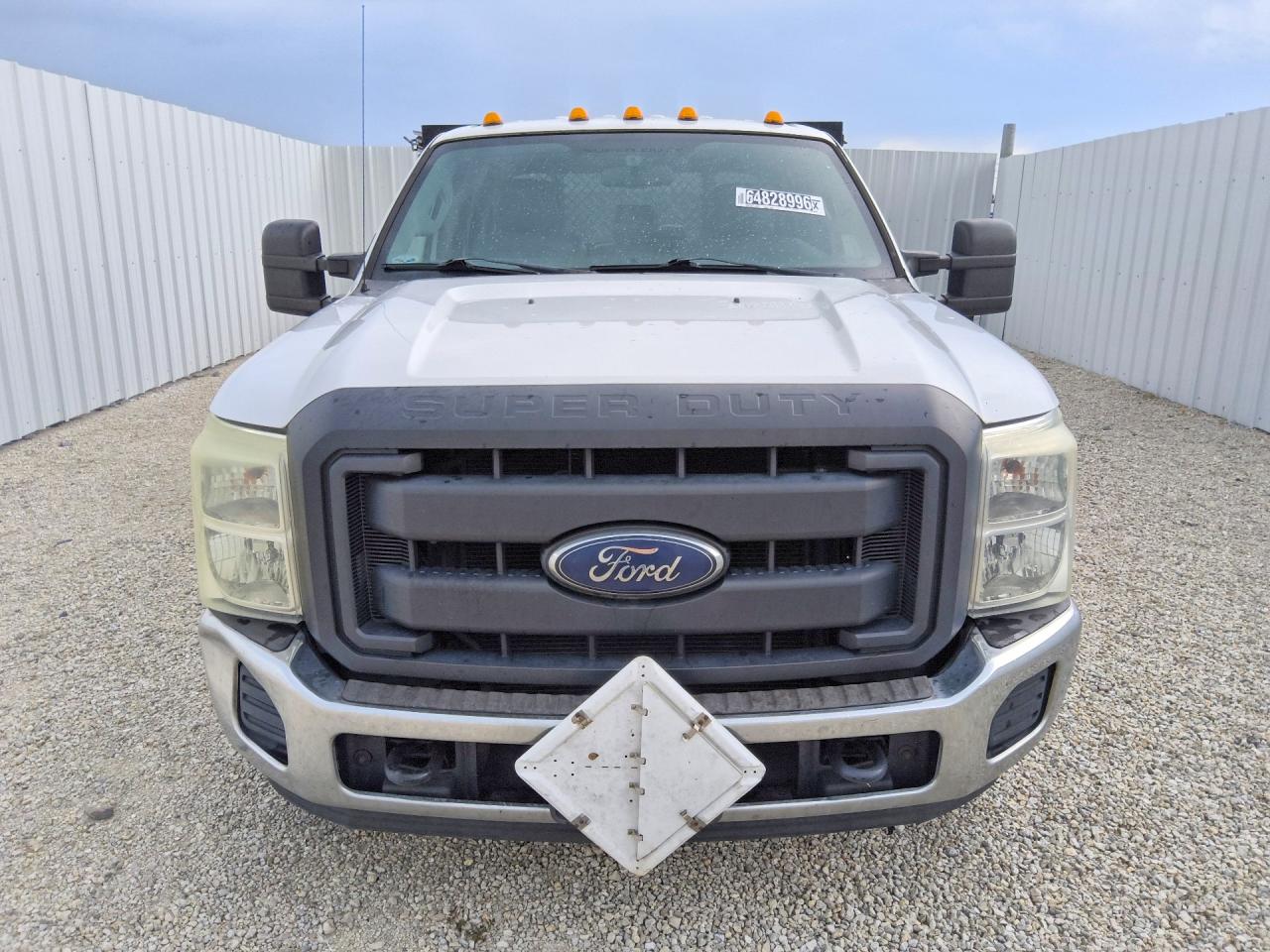 2015 Ford F350 Super Duty White vin: 1FD8W3G67FEB15022