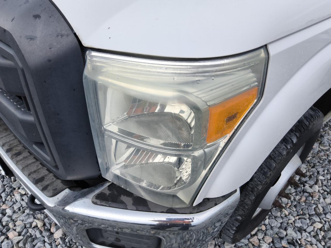 2015 Ford F350 Super Duty White vin: 1FD8W3G67FEB15022 Damage: Left Head Lamp, Faded, Repair Required