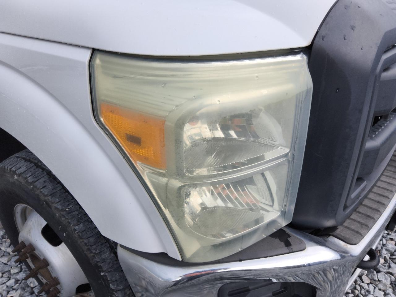2015 Ford F350 Super Duty White vin: 1FD8W3G67FEB15022 Damage: Right Head Lamp, Faded, Repair Required