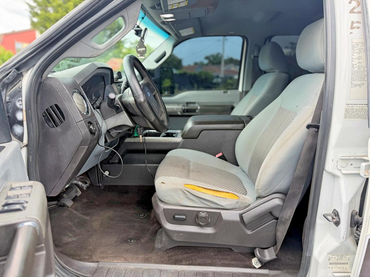 2011 Ford F350 Super Duty White vin: 1FD8W3HT6BEA67107