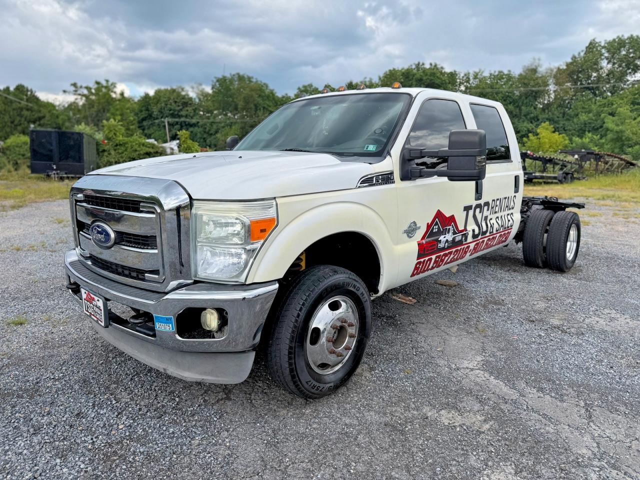 2011 Ford F350 Super Duty White vin: 1FD8W3HT6BEA67107