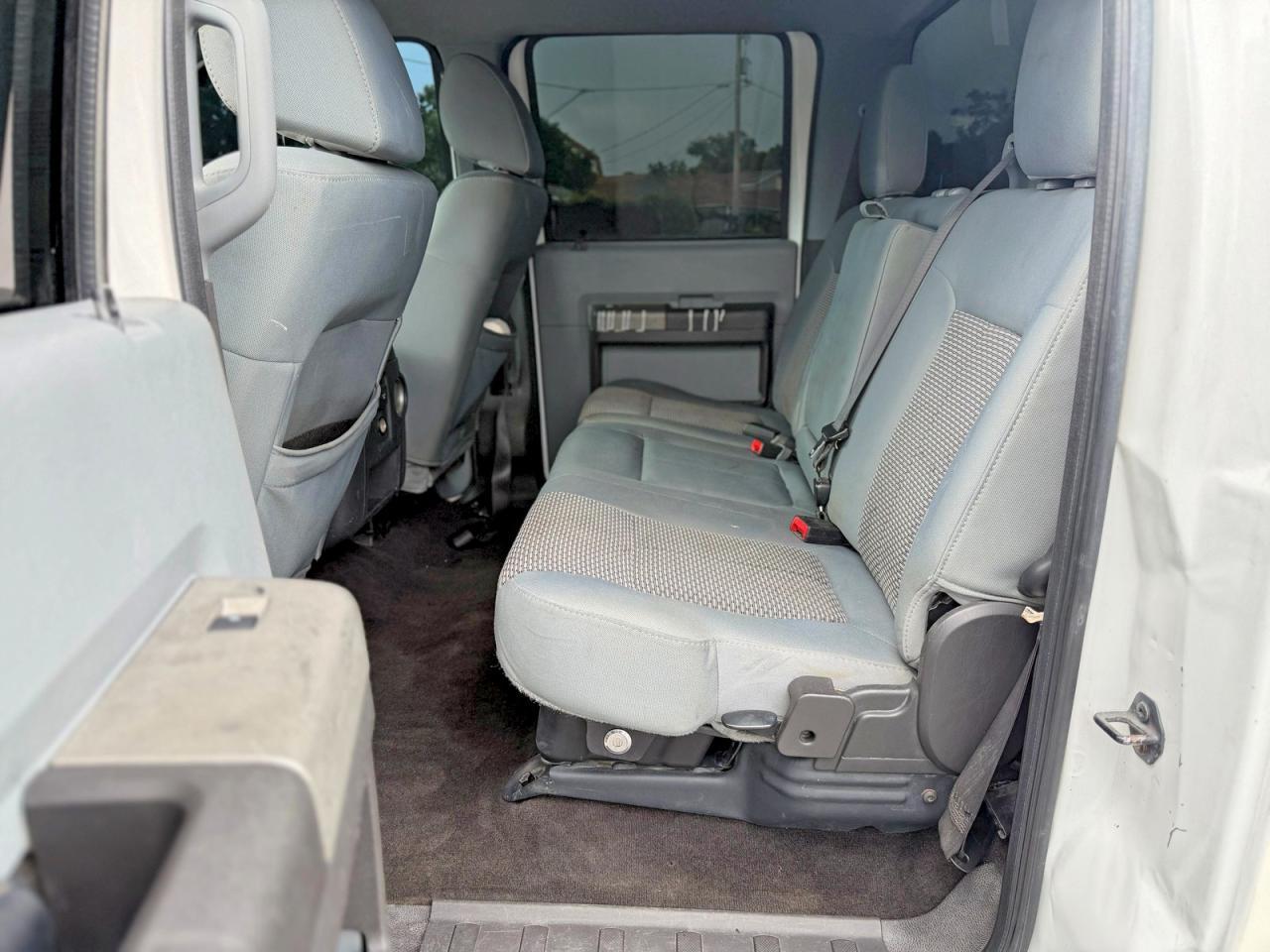 2011 Ford F350 Super Duty White vin: 1FD8W3HT6BEA67107