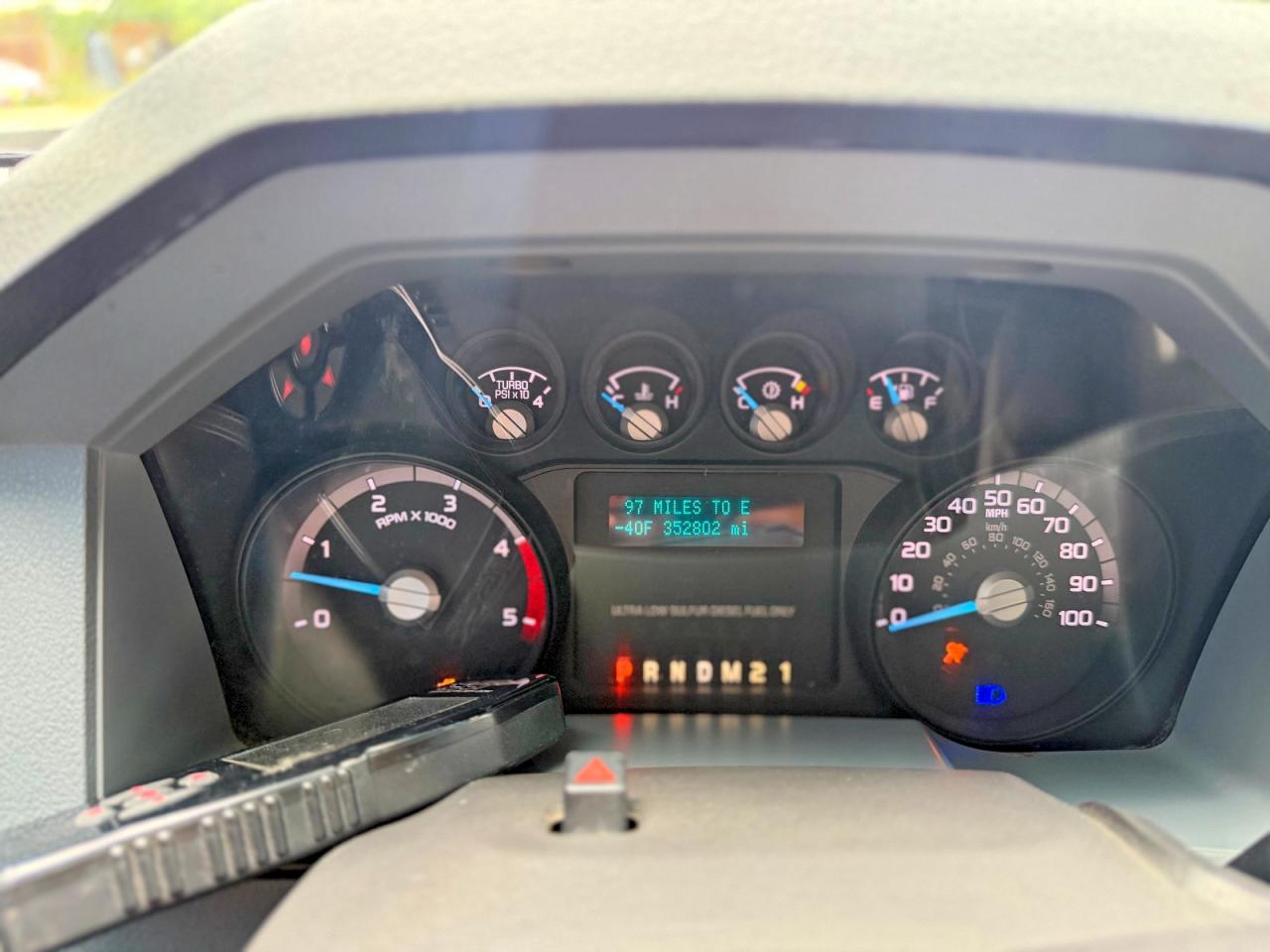 2011 Ford F350 Super Duty White vin: 1FD8W3HT6BEA67107