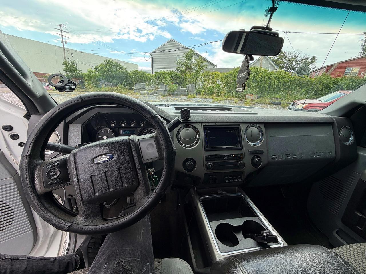2011 Ford F350 Super Duty White vin: 1FD8W3HT6BEA67107