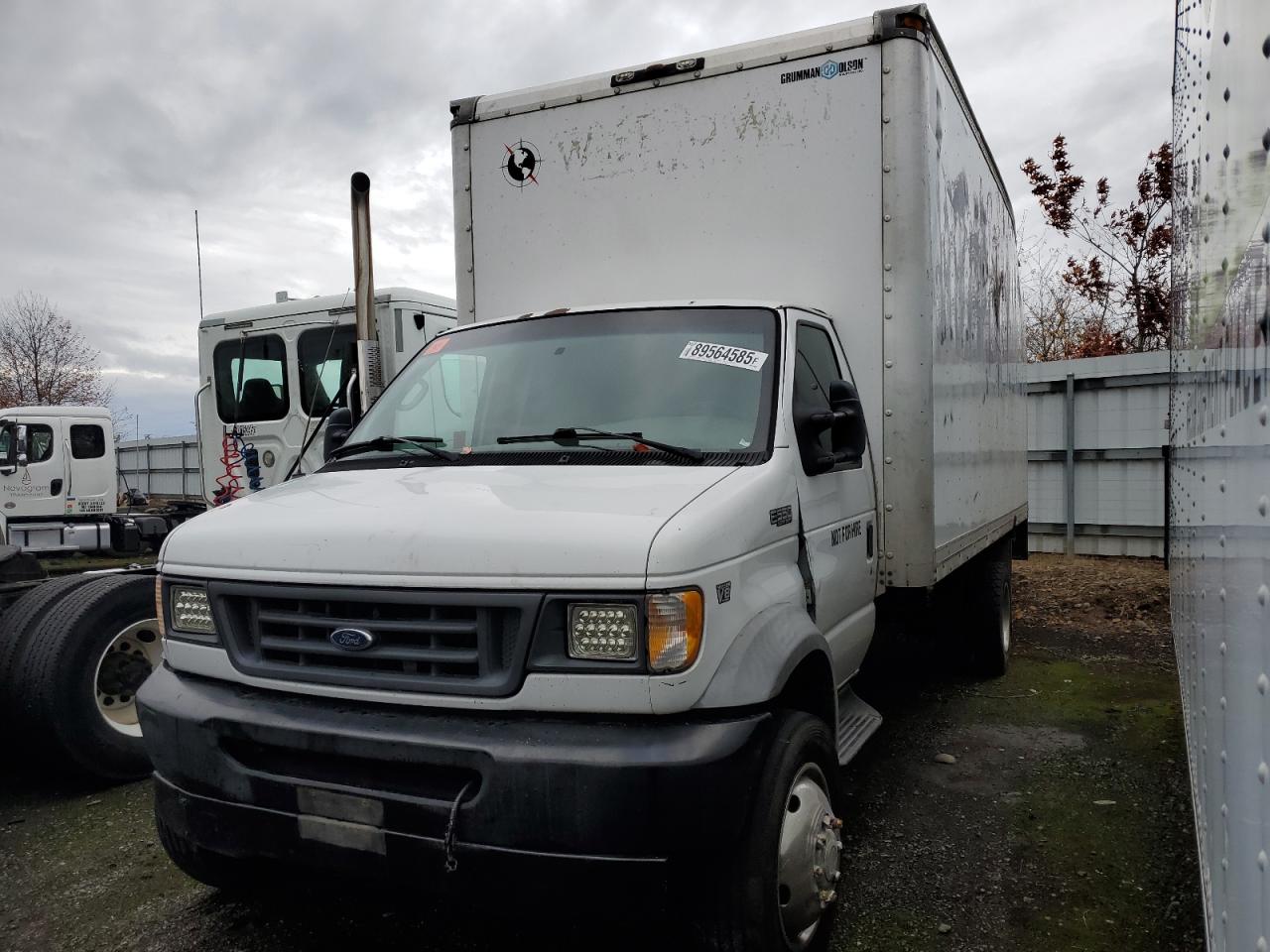2002 Ford Econoline E550 Super Duty Cutaway Van White vin: 1FDAE55F32HB60373