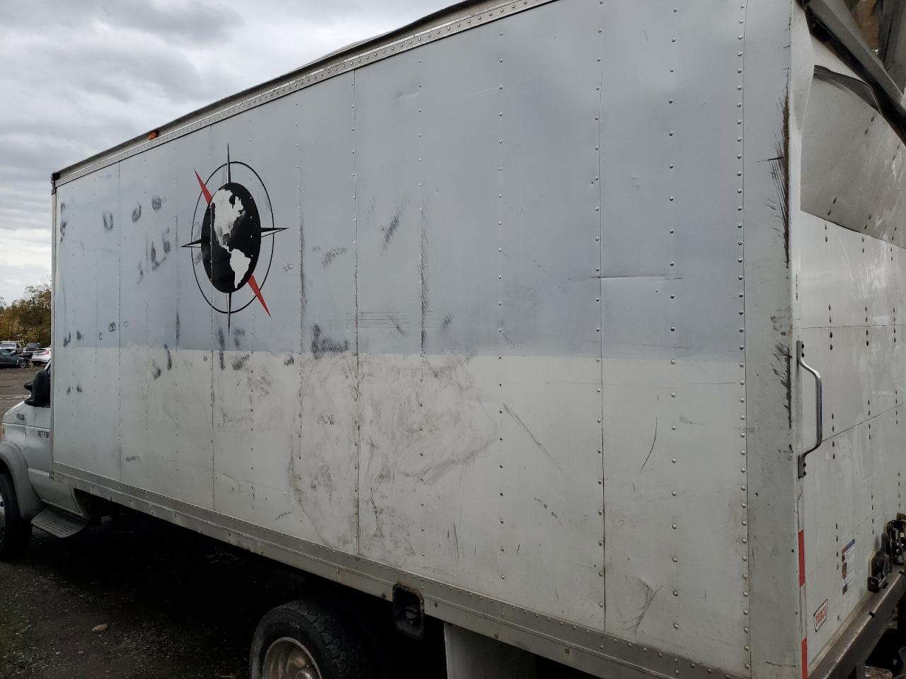 2002 Ford Econoline E550 Super Duty Cutaway Van White vin: 1FDAE55F32HB60373