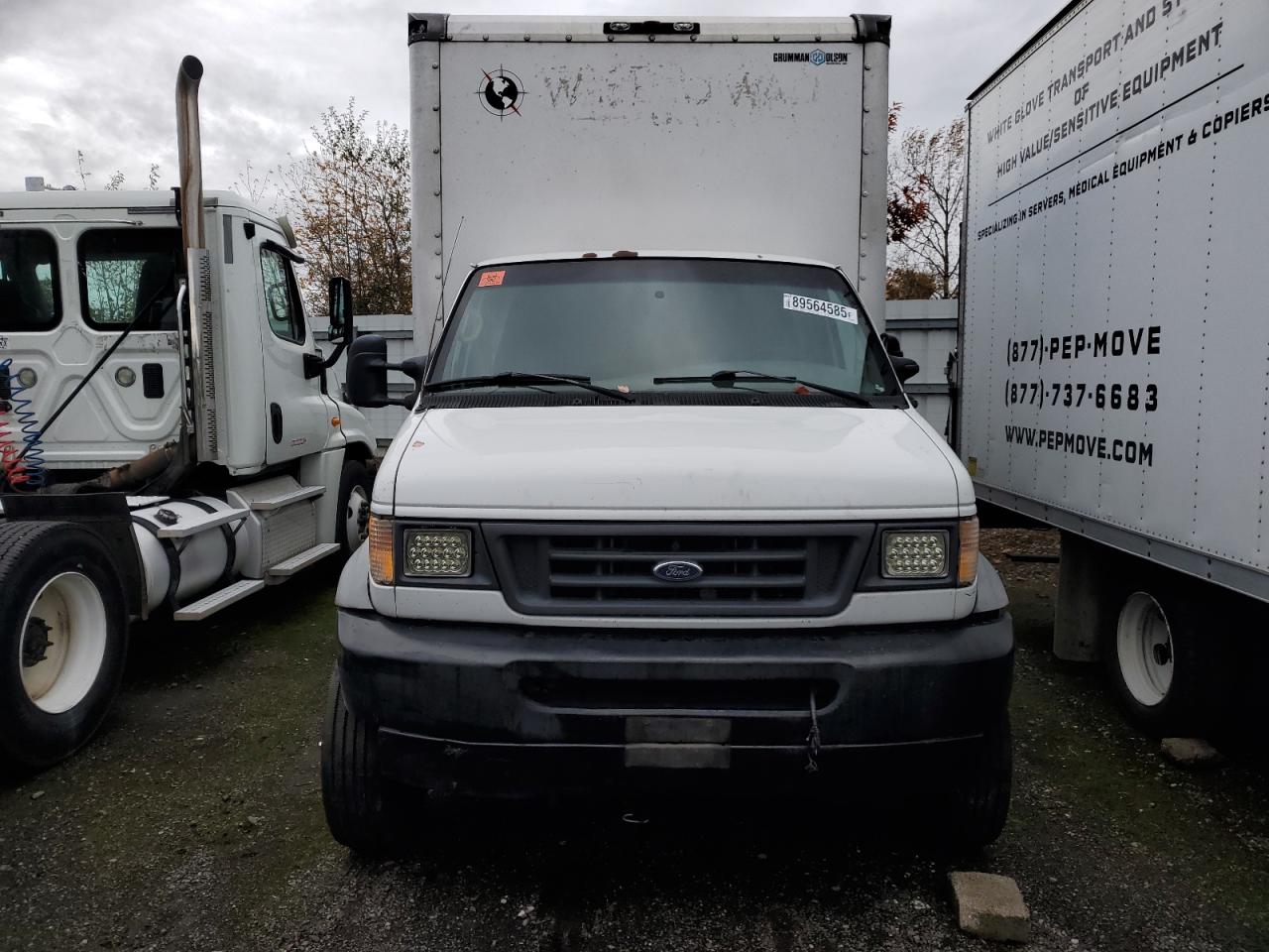 2002 Ford Econoline E550 Super Duty Cutaway Van White vin: 1FDAE55F32HB60373