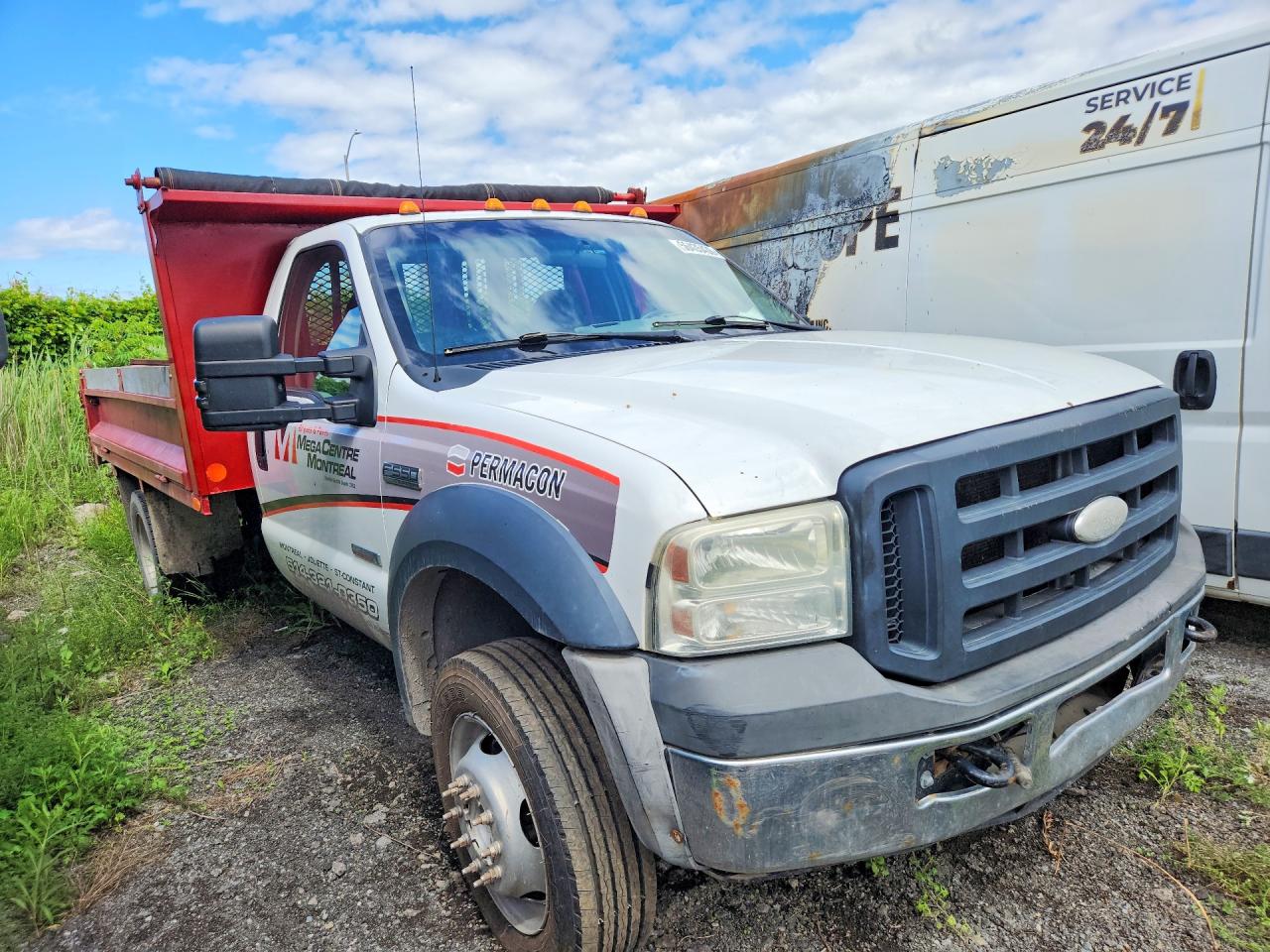 2006 Ford F550 Super Duty White vin: 1FDAF56P56EB56191