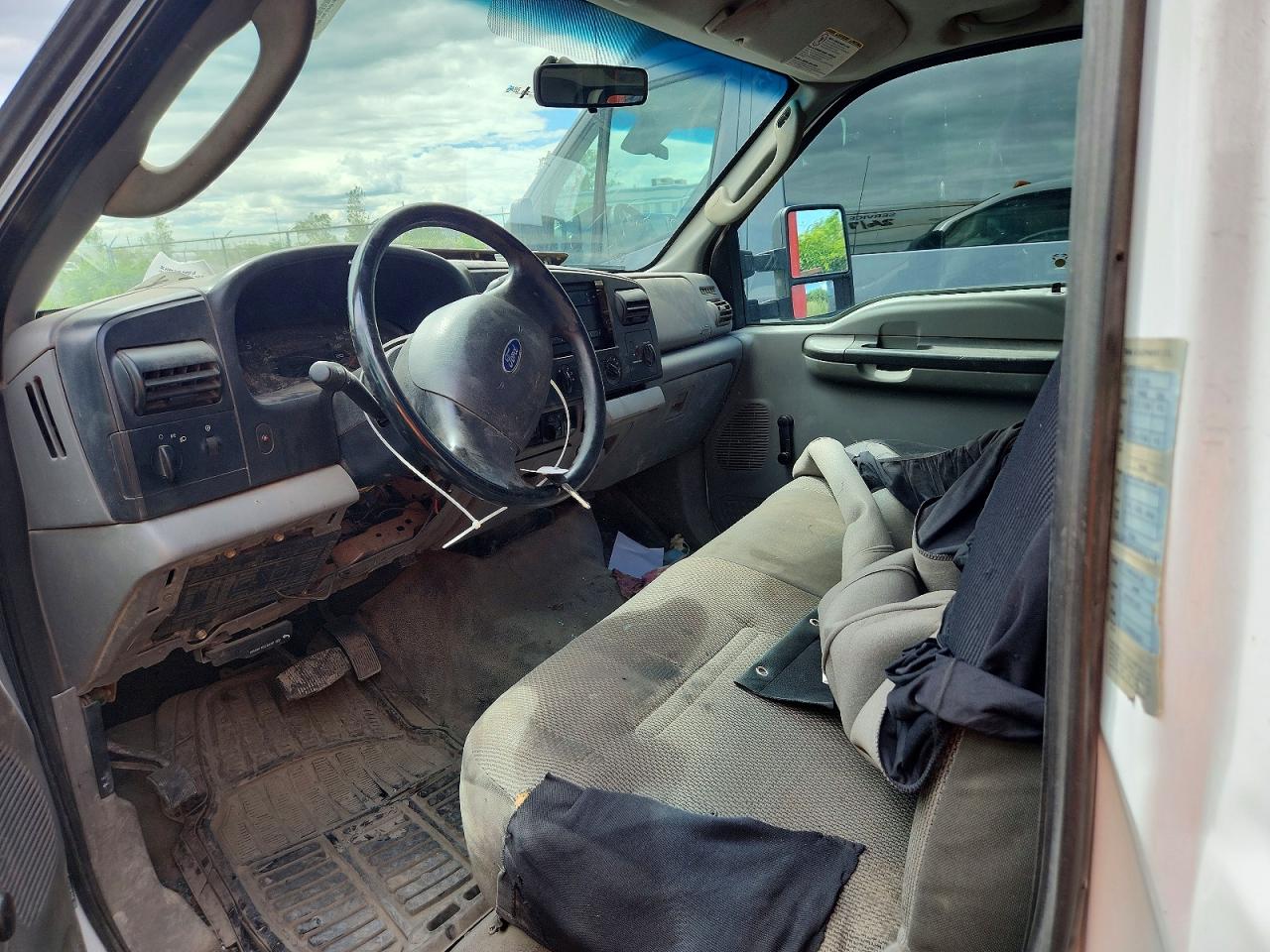 2006 Ford F550 Super Duty White vin: 1FDAF56P56EB56191