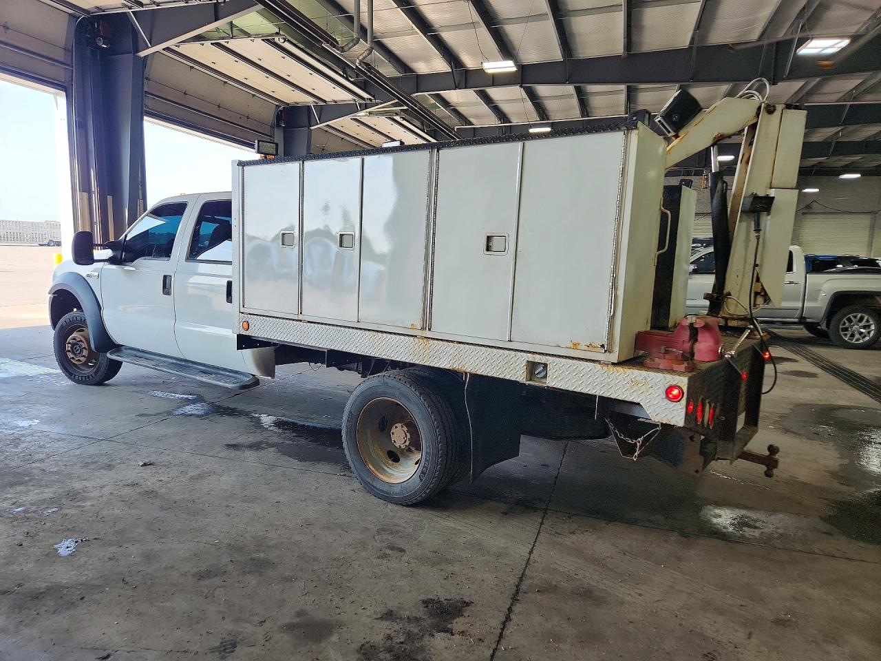 2002 Ford F550 Super Duty White vin: 1FDAW57S92ED68542