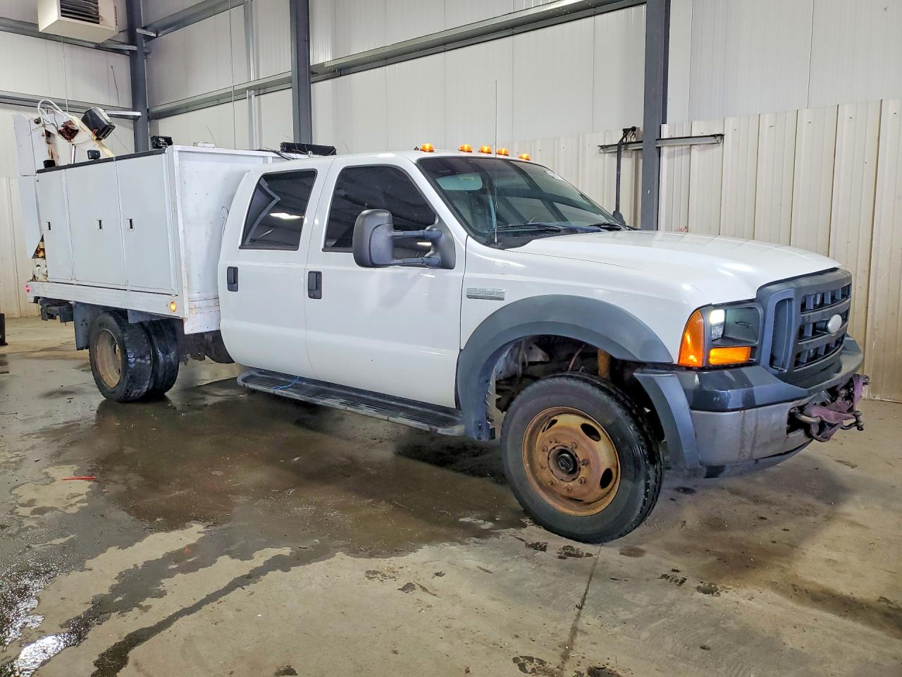 2002 Ford F550 Super Duty White vin: 1FDAW57S92ED68542