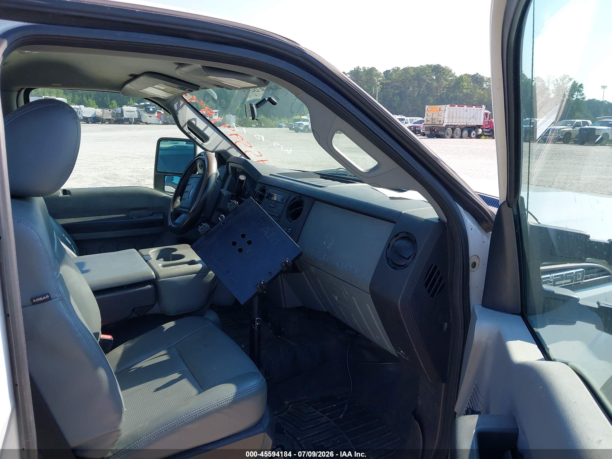 2015 Ford F-250 Xl Белый vin: 1FDBF2A60FEB61901