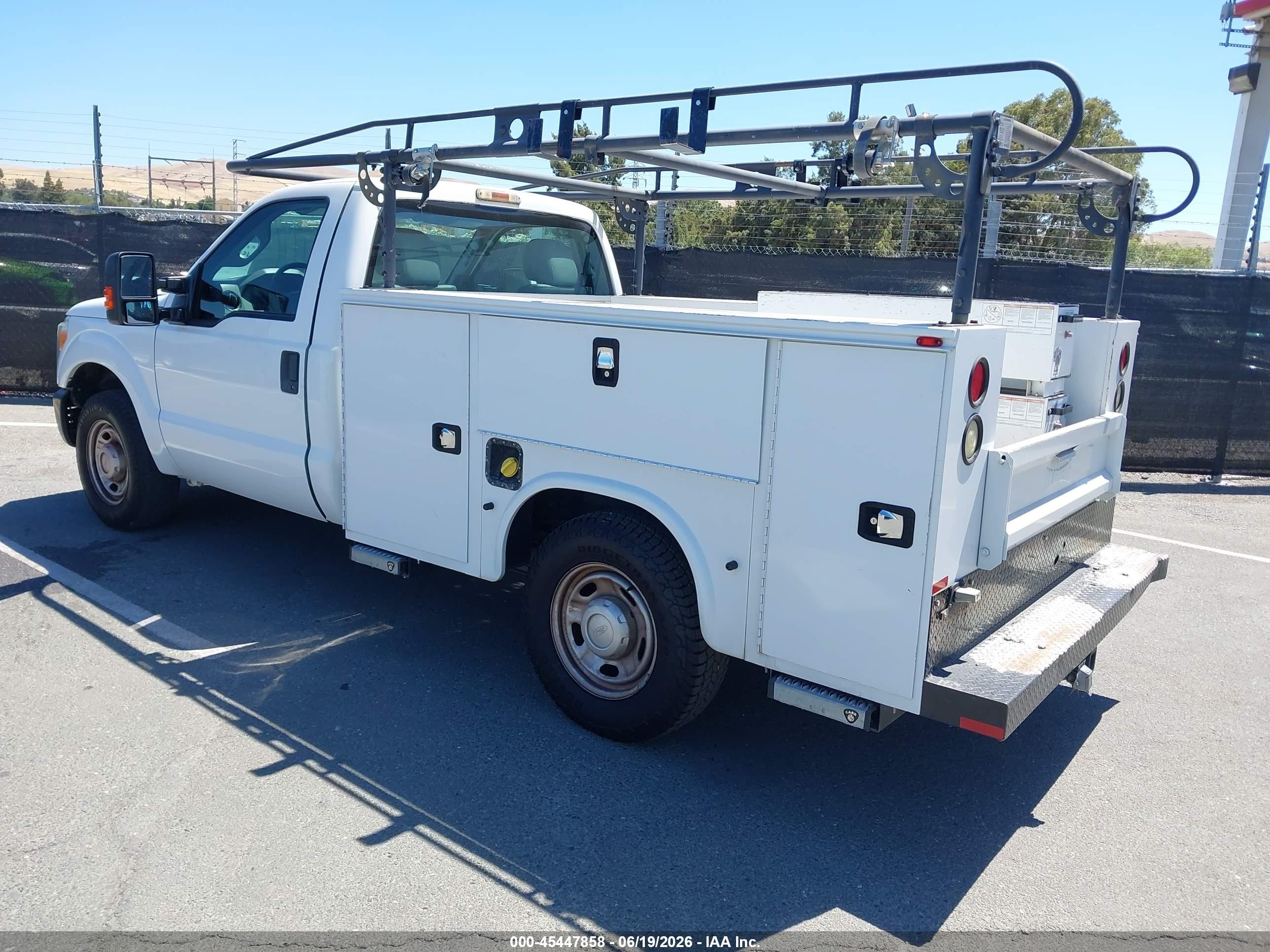 2015 Ford F-250 Xl/xlt White vin: 1FDBF2A63FEA24273