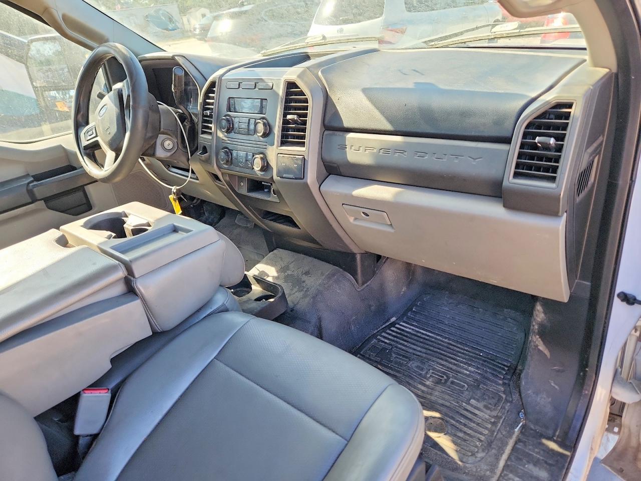 2017 Ford F250 Super Duty White vin: 1FDBF2A64HEC81834