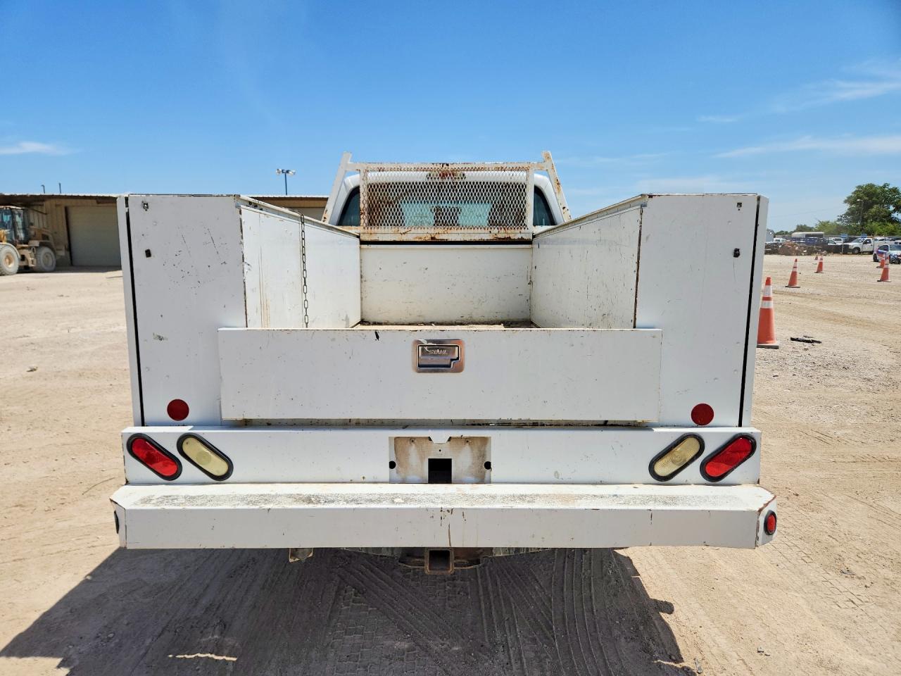 2011 Ford F250 Super Duty White vin: 1FDBF2A67BEA68710