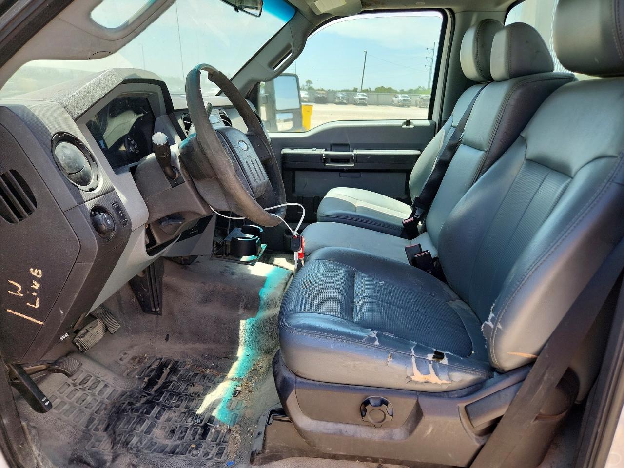 2011 Ford F250 Super Duty White vin: 1FDBF2A67BEA68710