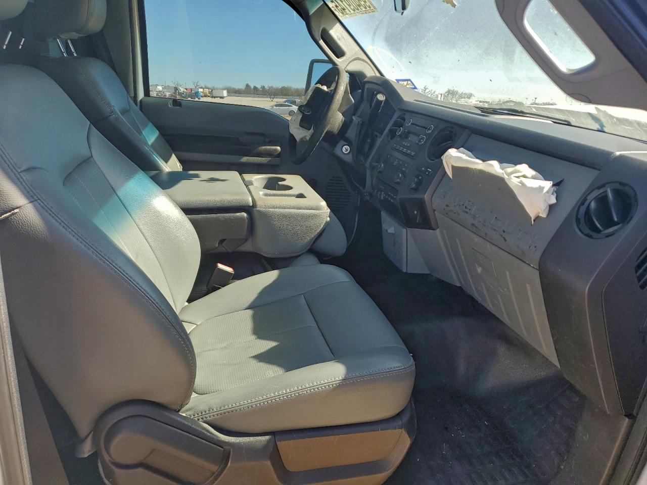 2012 Ford F250 Super Duty White vin: 1FDBF2A67CEB55797