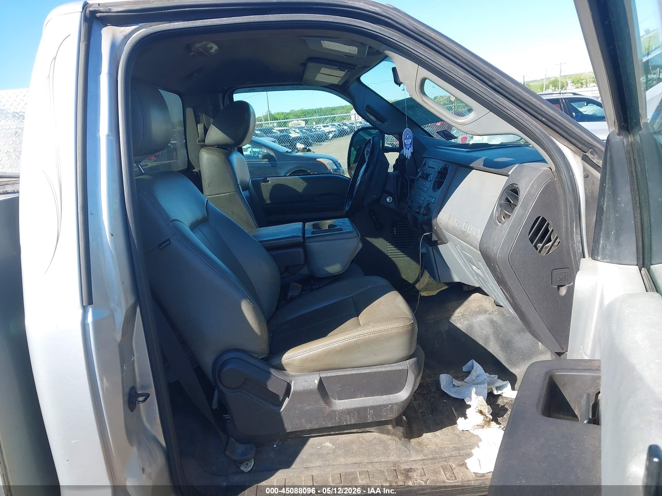 2012 Ford F-250 Xl Серебряный vin: 1FDBF2A67CEC73073