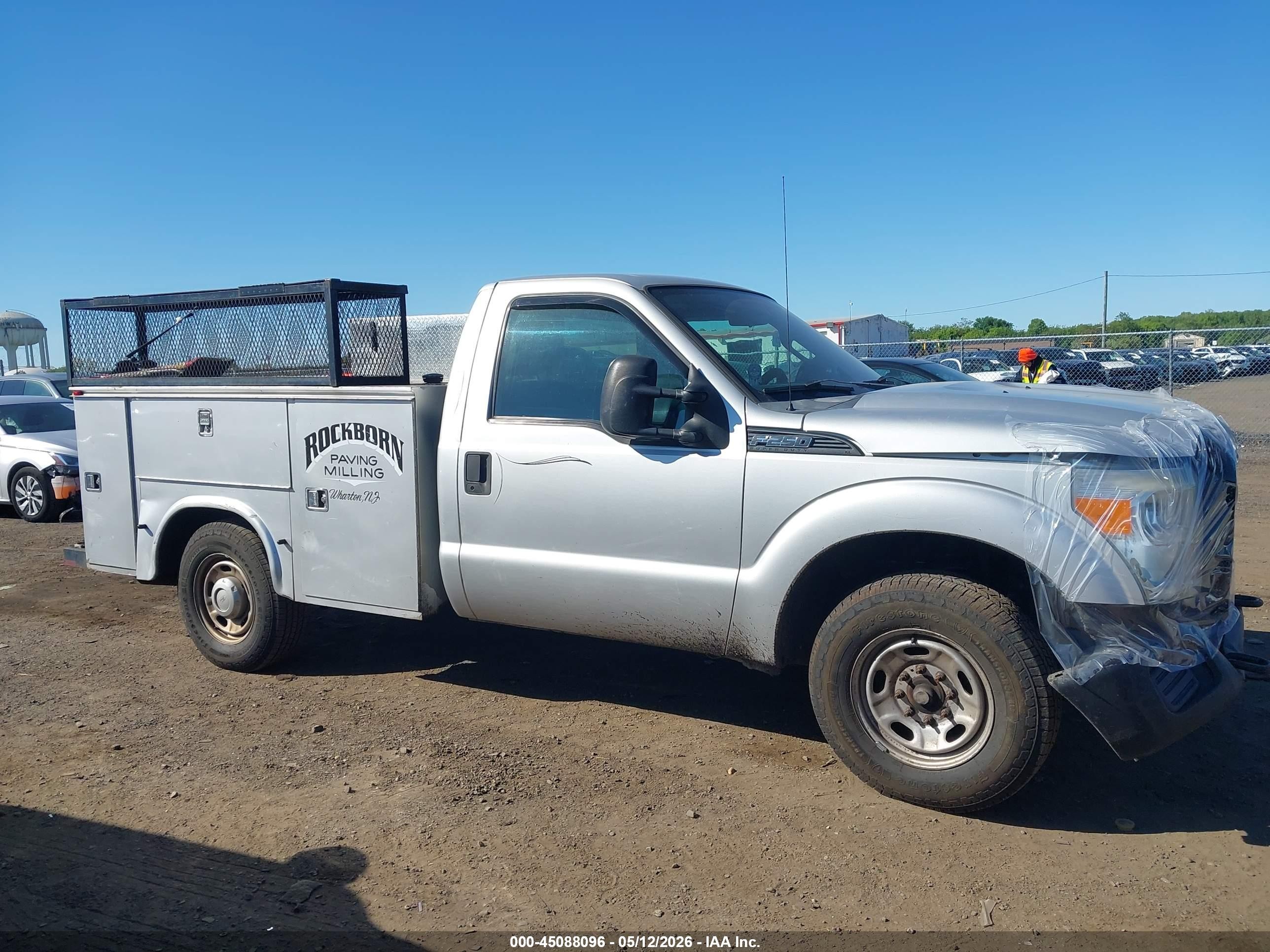 2012 Ford F-250 Xl Серебряный vin: 1FDBF2A67CEC73073
