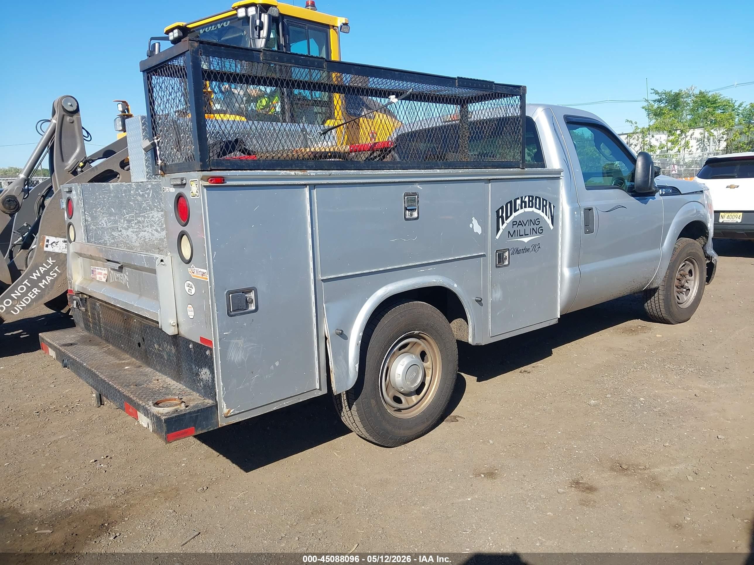 2012 Ford F-250 Xl Серебряный vin: 1FDBF2A67CEC73073