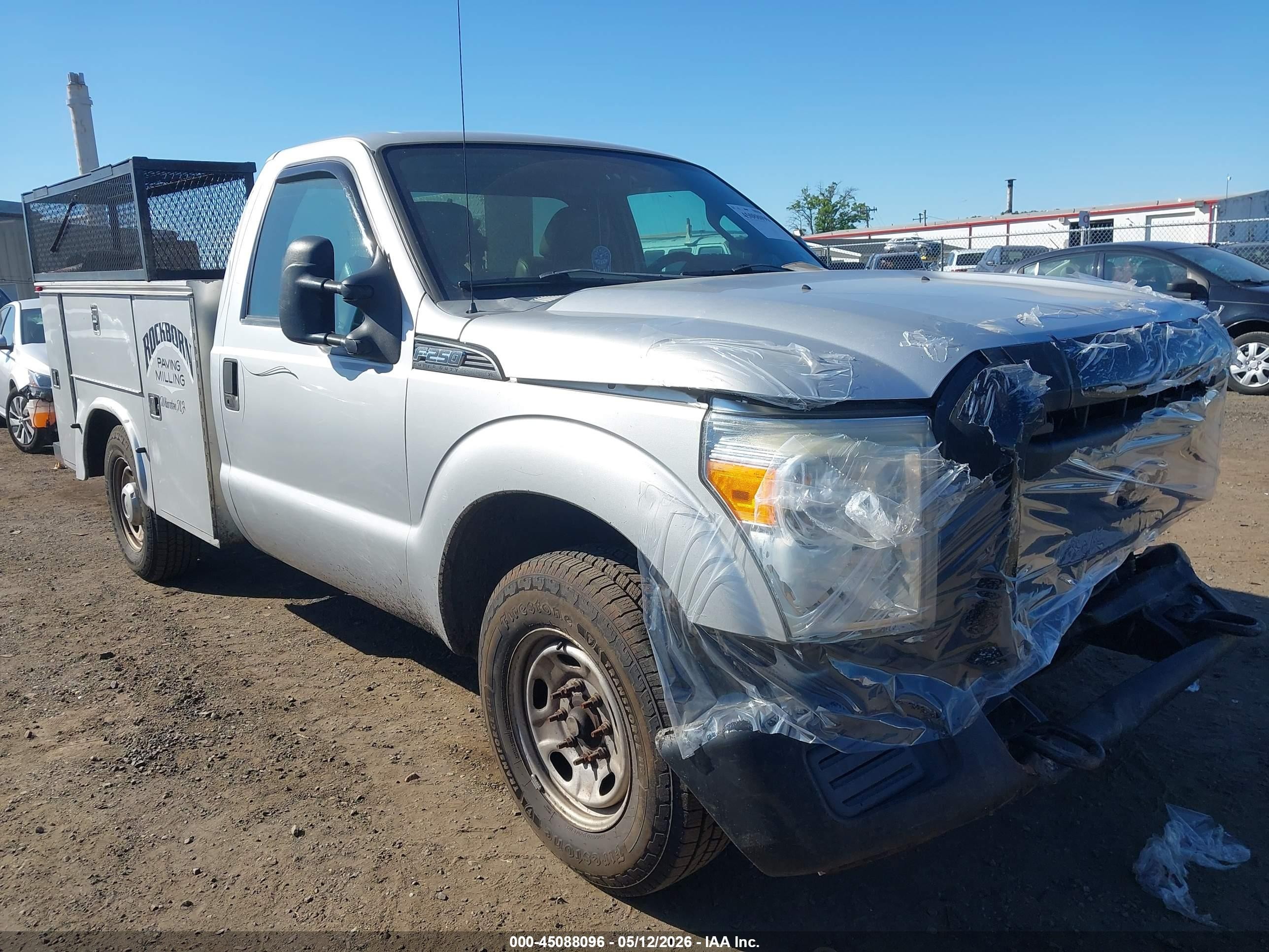 2012 Ford F-250 Xl Серебряный vin: 1FDBF2A67CEC73073