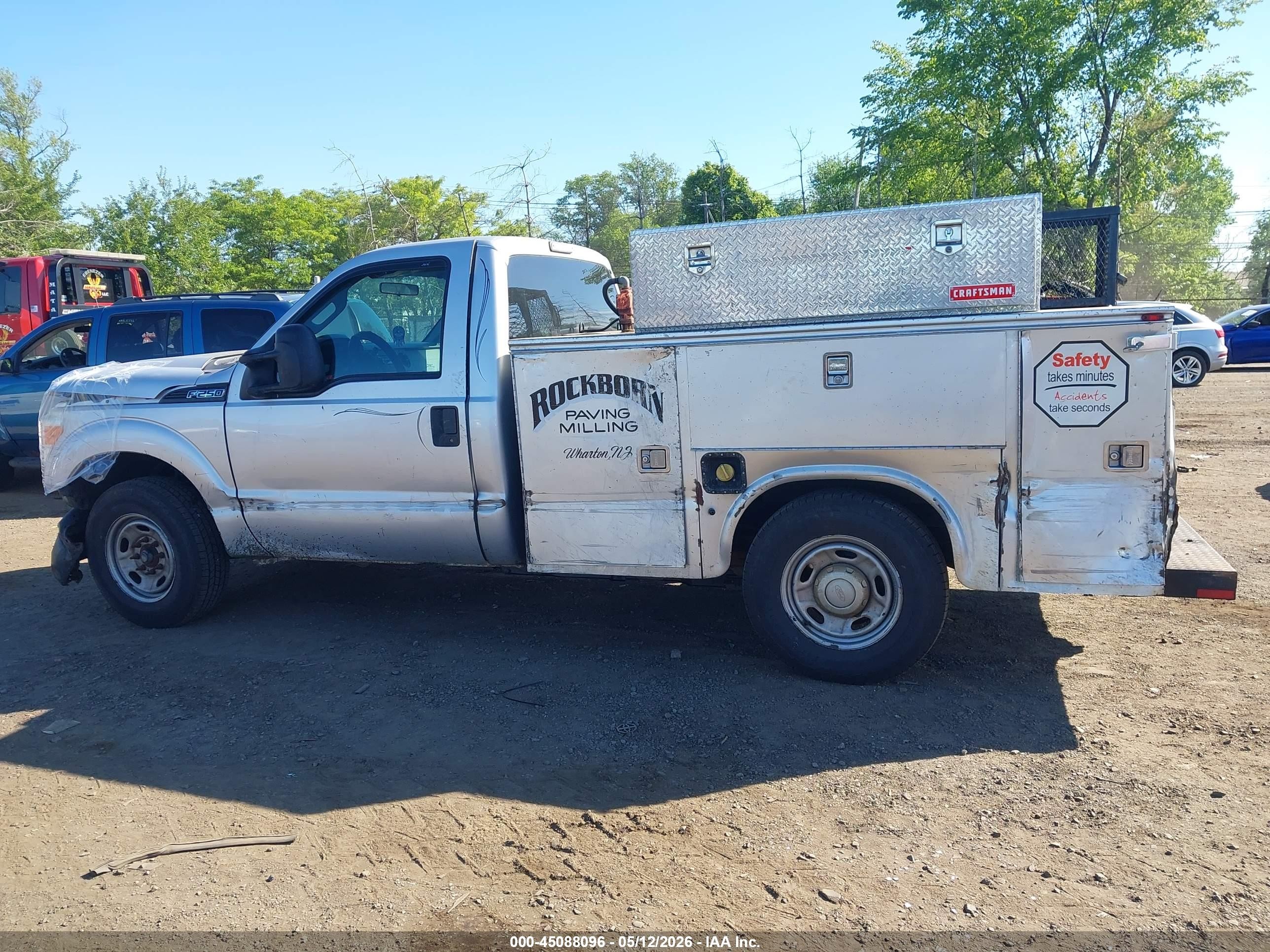 2012 Ford F-250 Xl Серебряный vin: 1FDBF2A67CEC73073