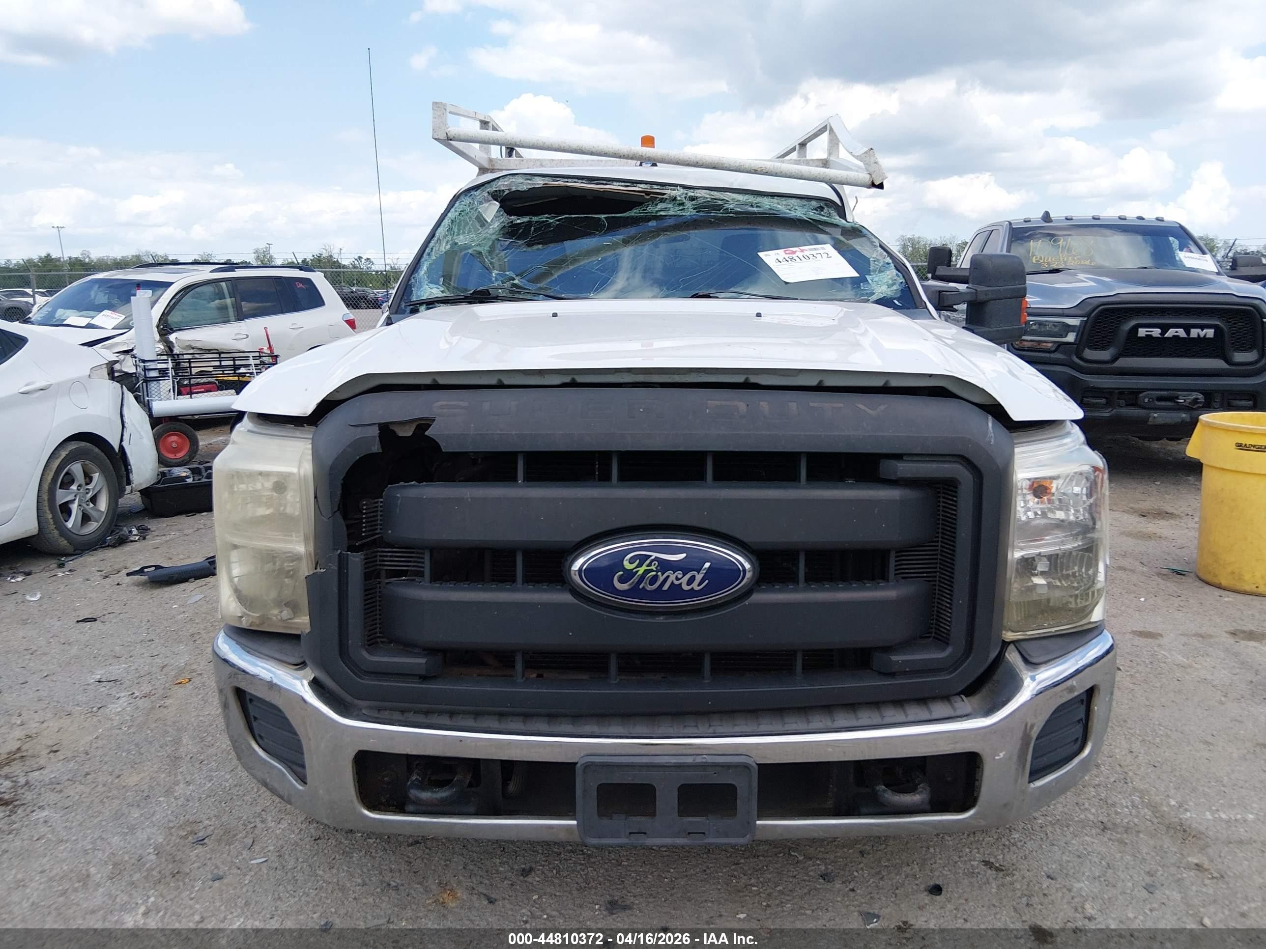 2014 Ford F-250 Xl Белый vin: 1FDBF2A69EEB82714