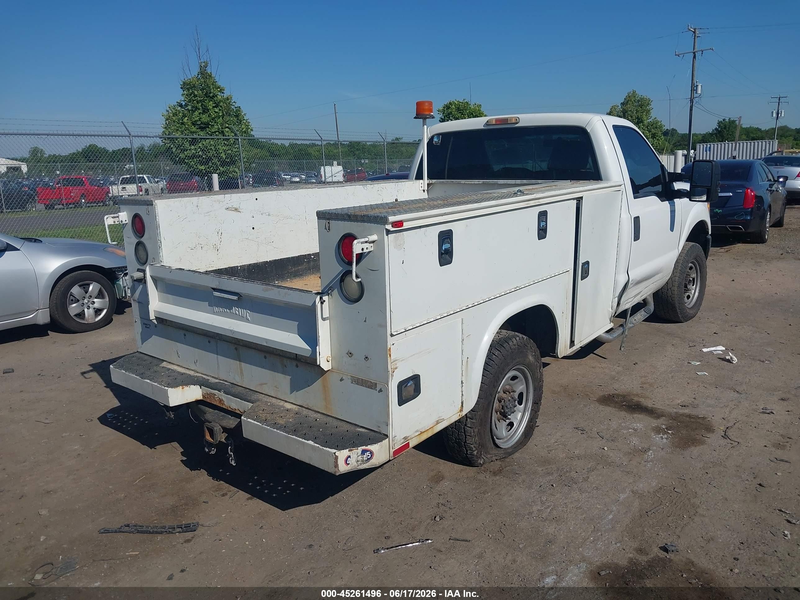 2015 Ford F-250   White vin: 1FDBF2B62FEC71699