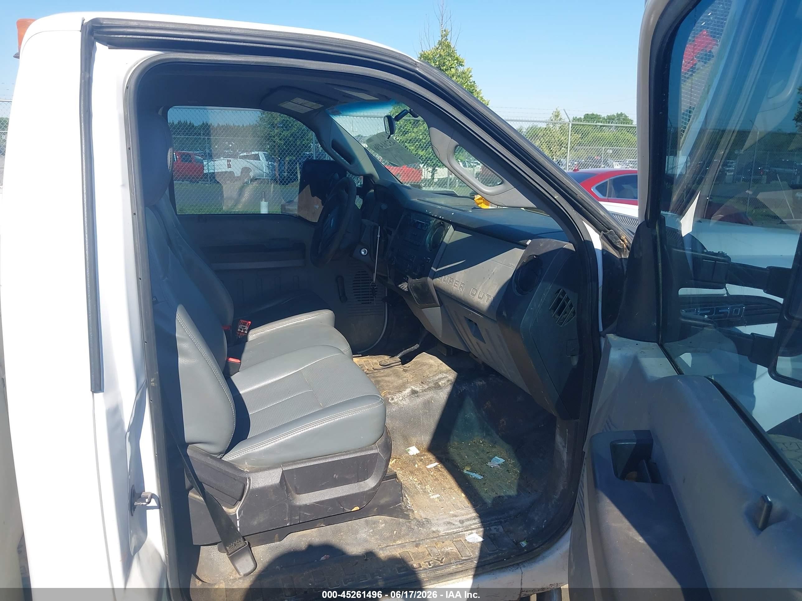 2015 Ford F-250   White vin: 1FDBF2B62FEC71699