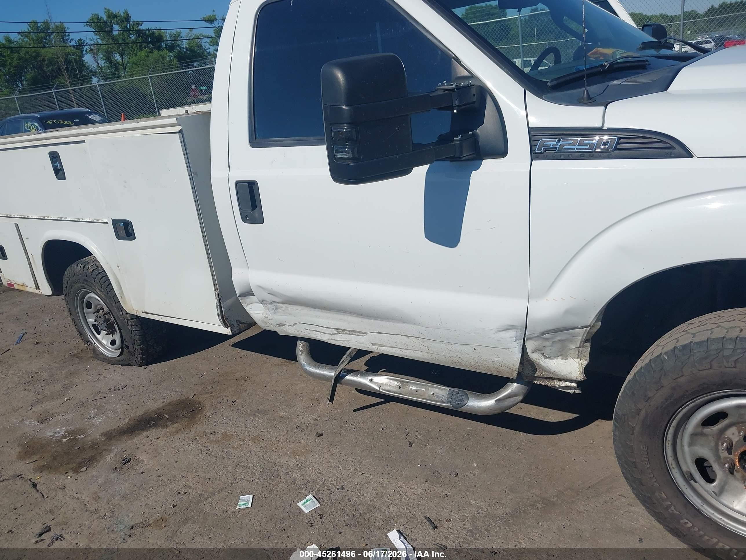 2015 Ford F-250   White vin: 1FDBF2B62FEC71699