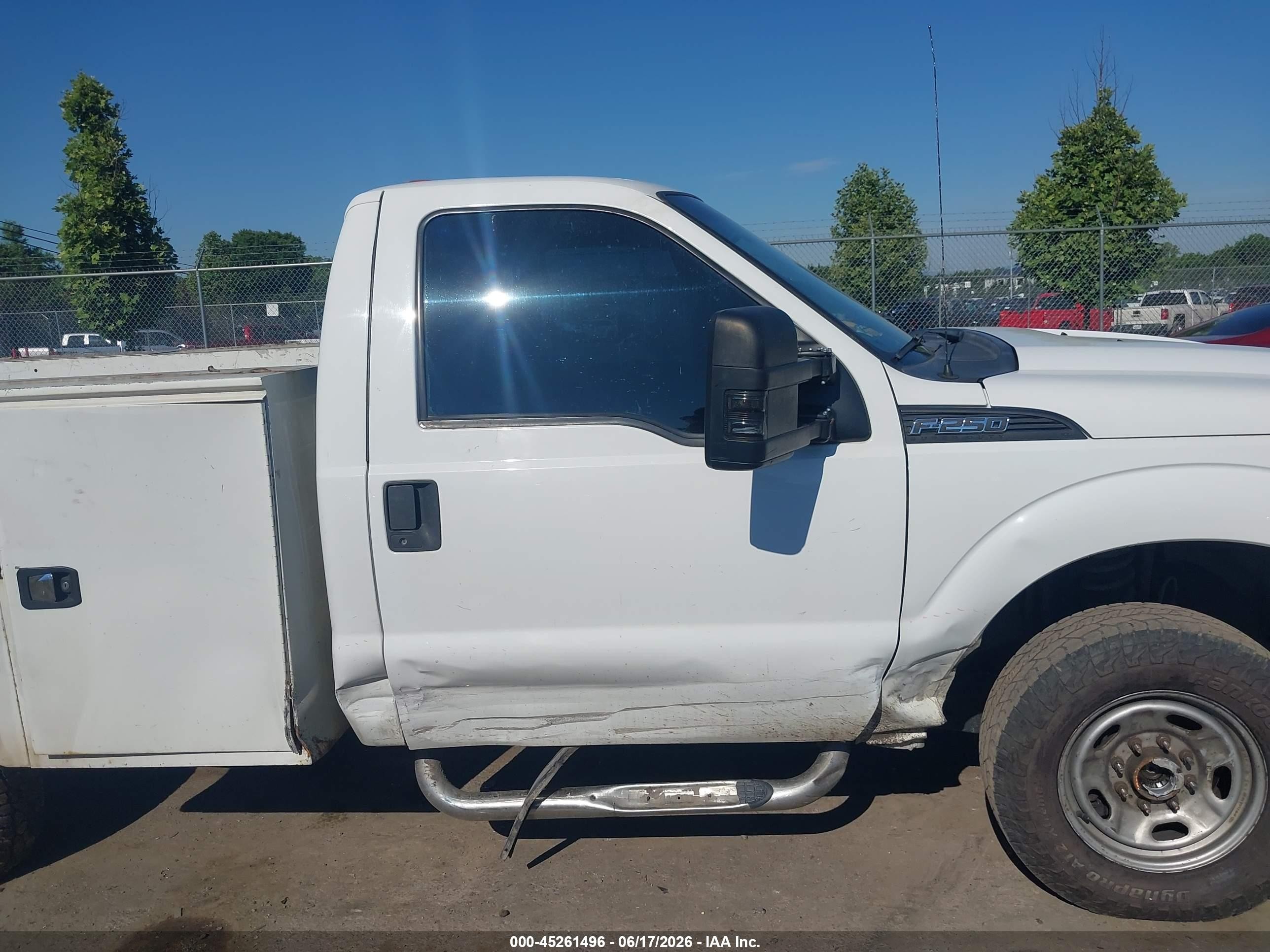 2015 Ford F-250   White vin: 1FDBF2B62FEC71699