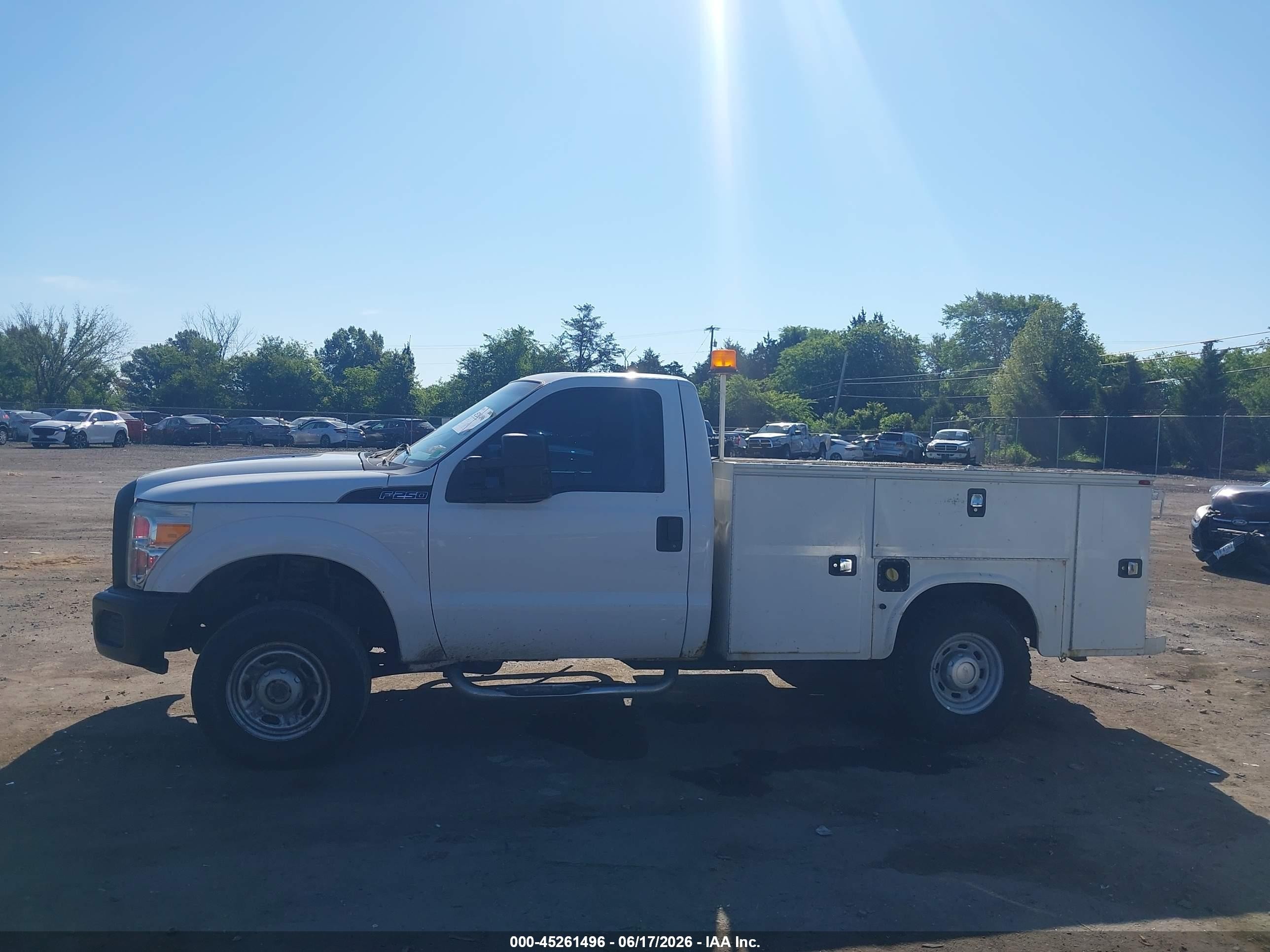 2015 Ford F-250   White vin: 1FDBF2B62FEC71699