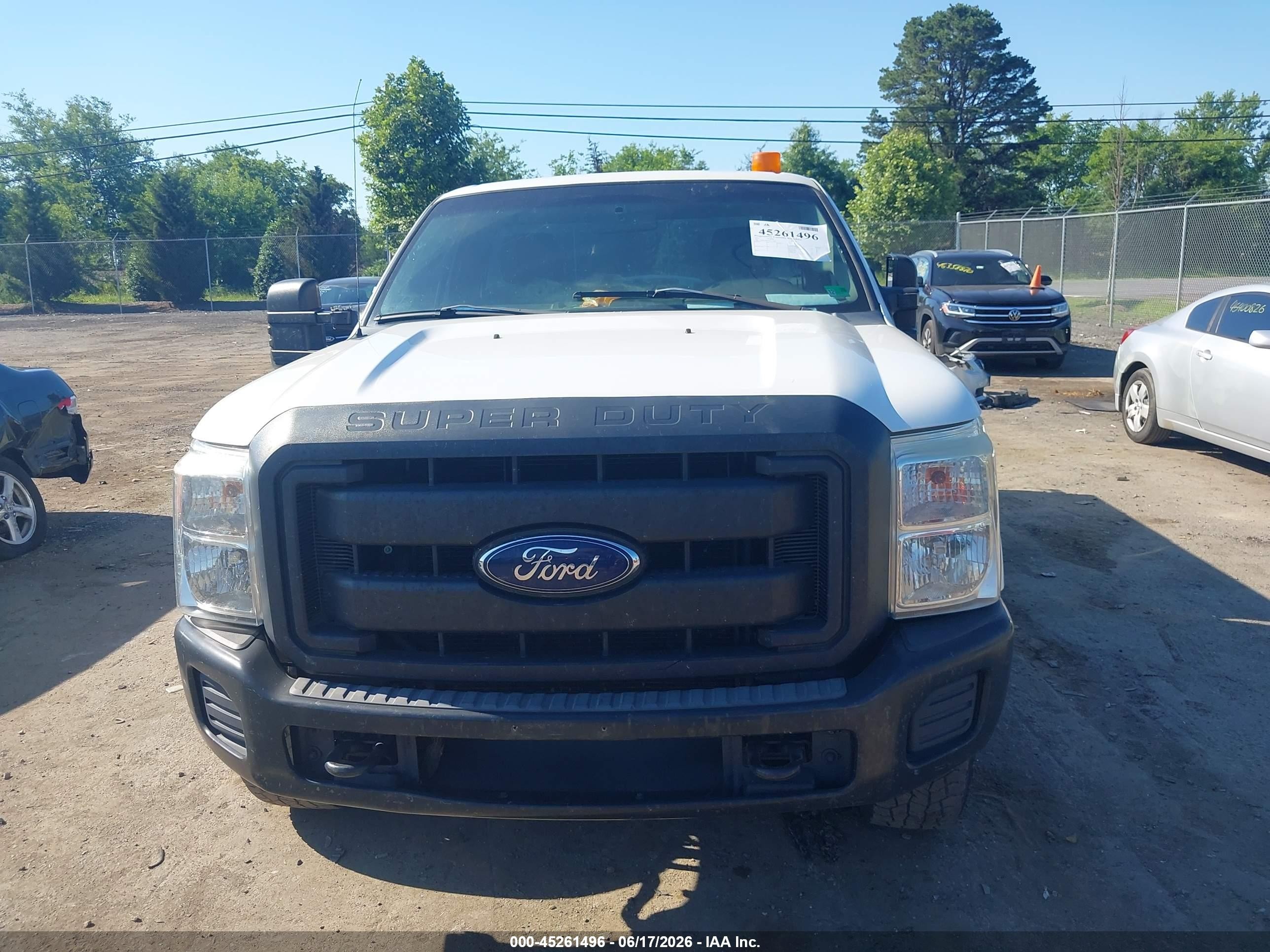2015 Ford F-250   White vin: 1FDBF2B62FEC71699