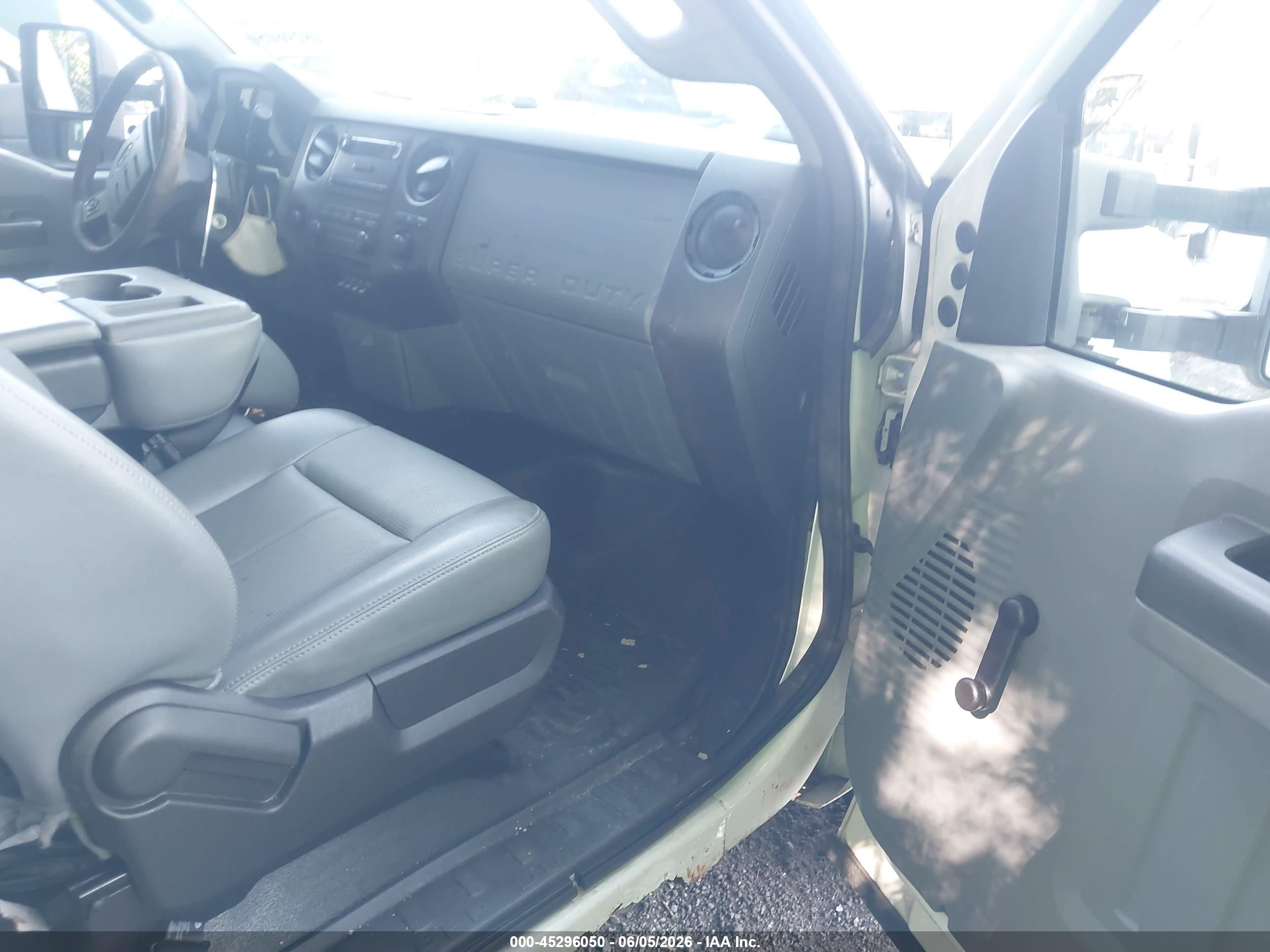 2012 Ford F-250 Xl White vin: 1FDBF2B63CEC50856